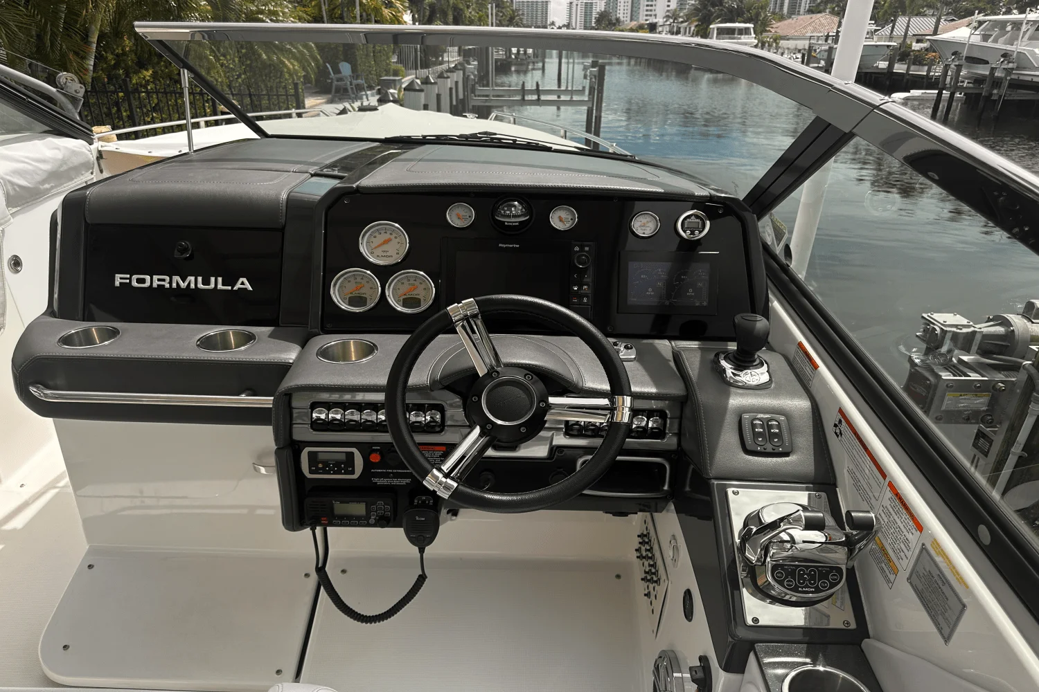 2020 Formula 330 CROSSOVER BOWRIDER Image Thumbnail #11