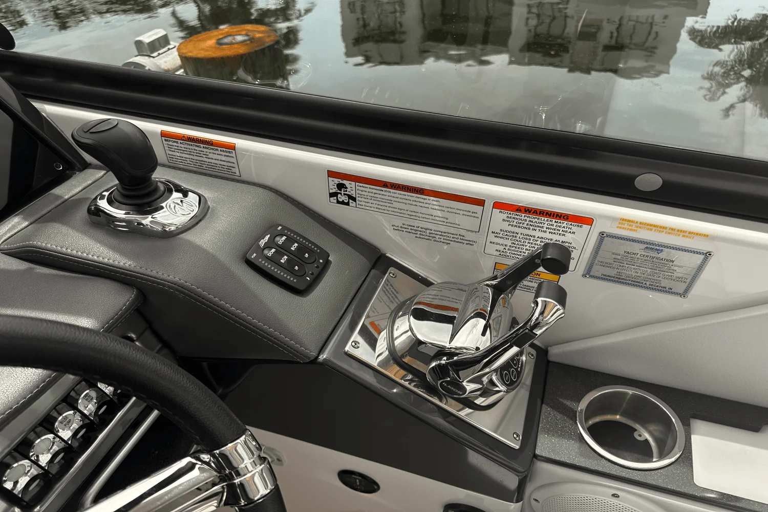 2020 Formula 330 CROSSOVER BOWRIDER Image Thumbnail #12