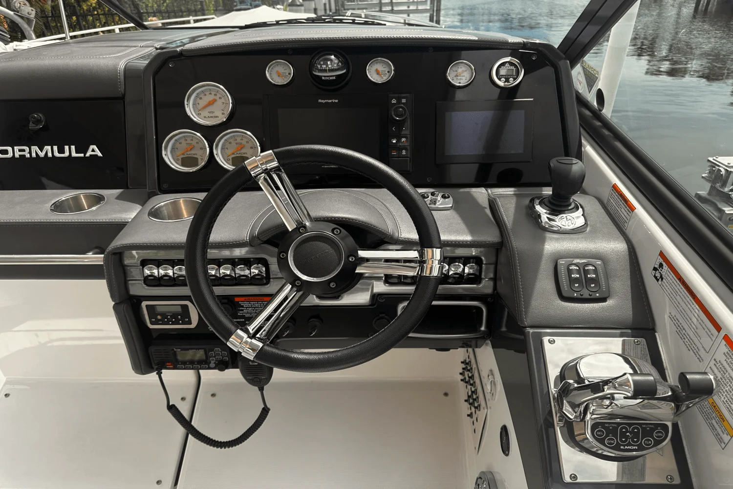 2020 Formula 330 CROSSOVER BOWRIDER Image Thumbnail #10