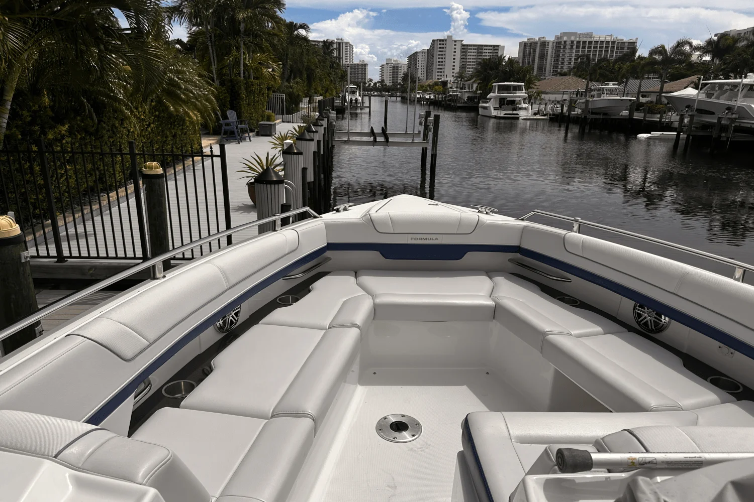 2020 Formula 330 CROSSOVER BOWRIDER Image Thumbnail #14