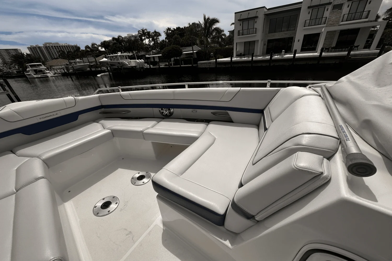 2020 Formula 330 CROSSOVER BOWRIDER Image Thumbnail #16