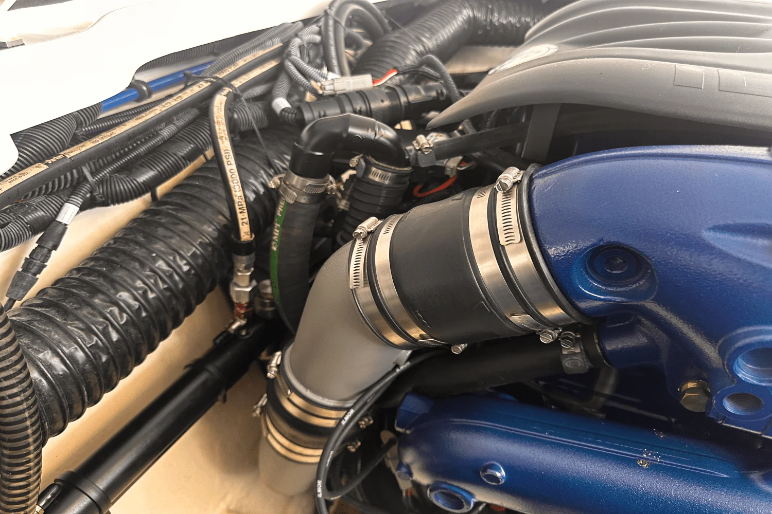 2020 Formula 330 CROSSOVER BOWRIDER Image Thumbnail #26