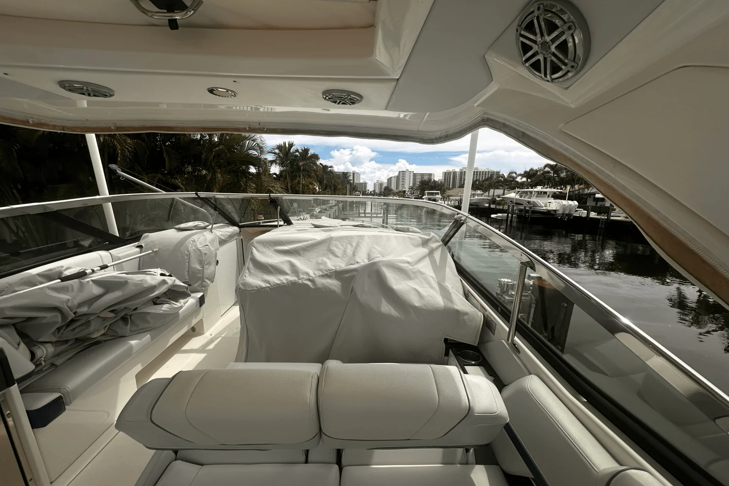 2020 Formula 330 CROSSOVER BOWRIDER Image Thumbnail #8