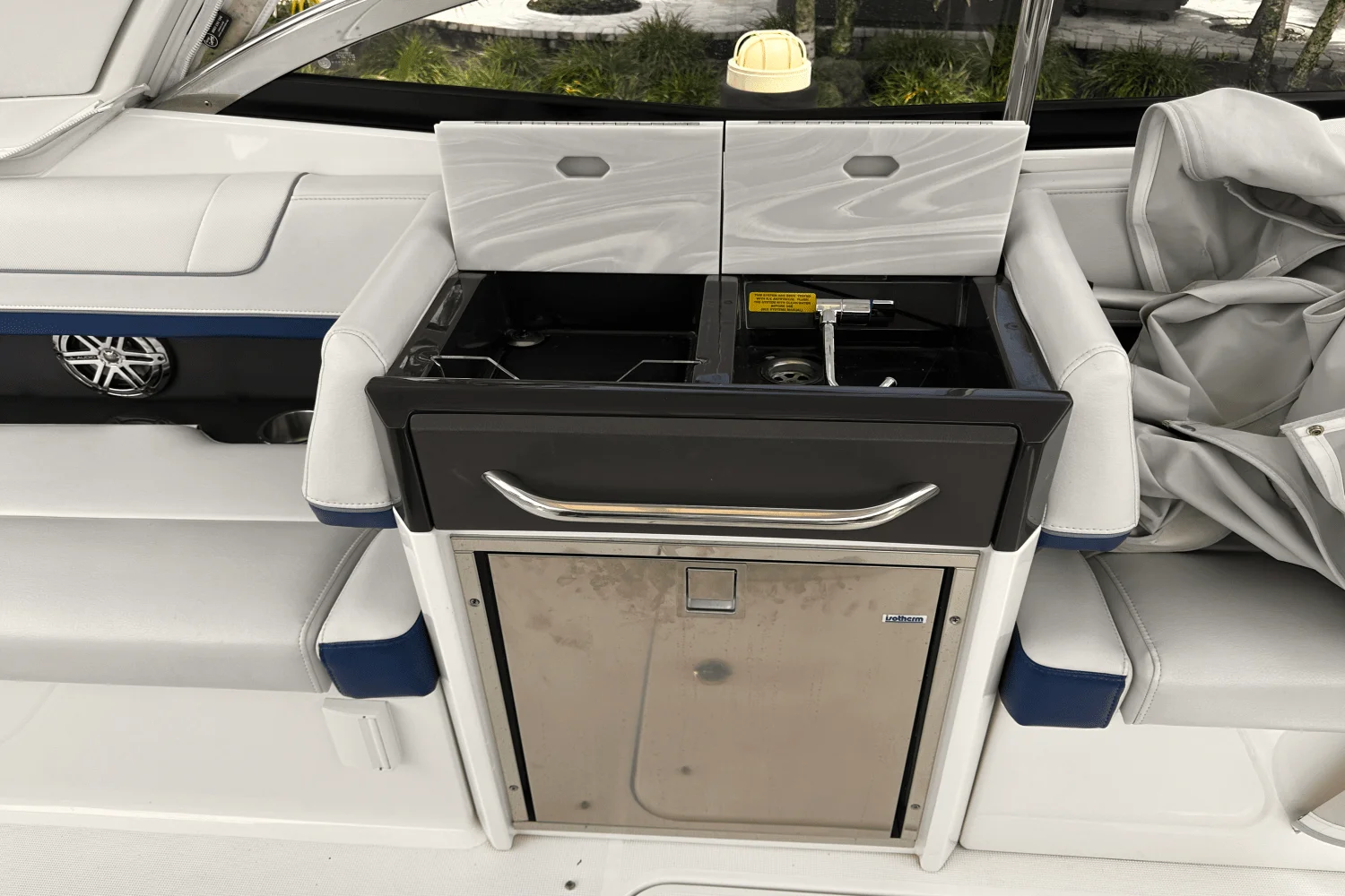 2020 Formula 330 CROSSOVER BOWRIDER Image Thumbnail #9