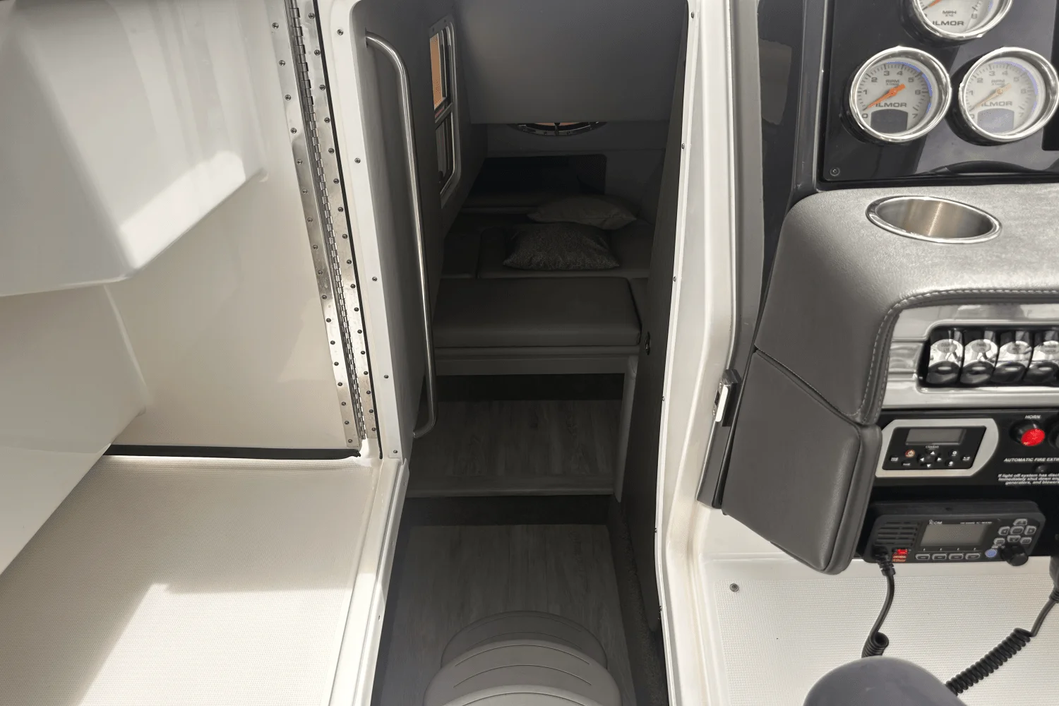 2020 Formula 330 CROSSOVER BOWRIDER Image Thumbnail #29