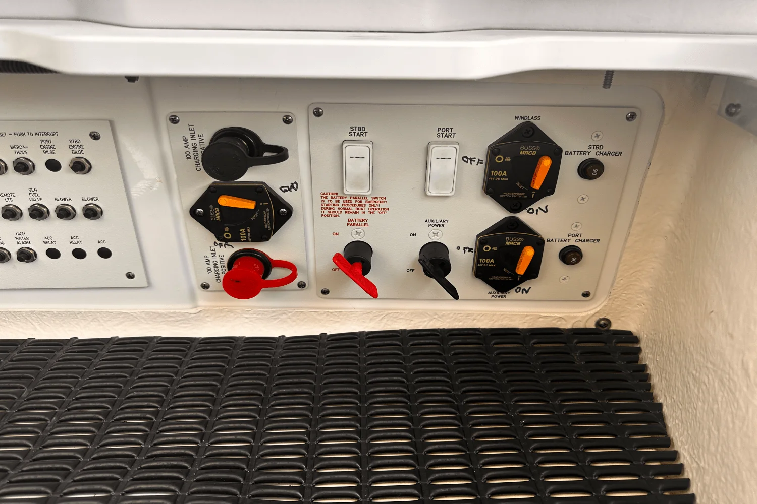 2020 Formula 330 CROSSOVER BOWRIDER Image Thumbnail #30