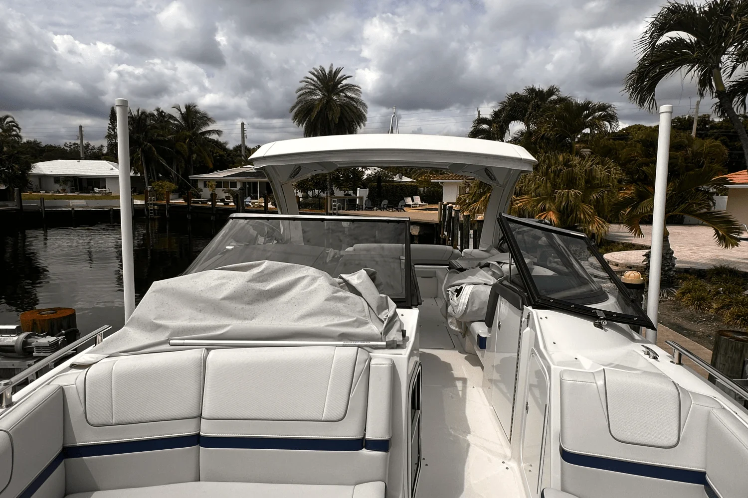 2020 Formula 330 CROSSOVER BOWRIDER Image Thumbnail #15