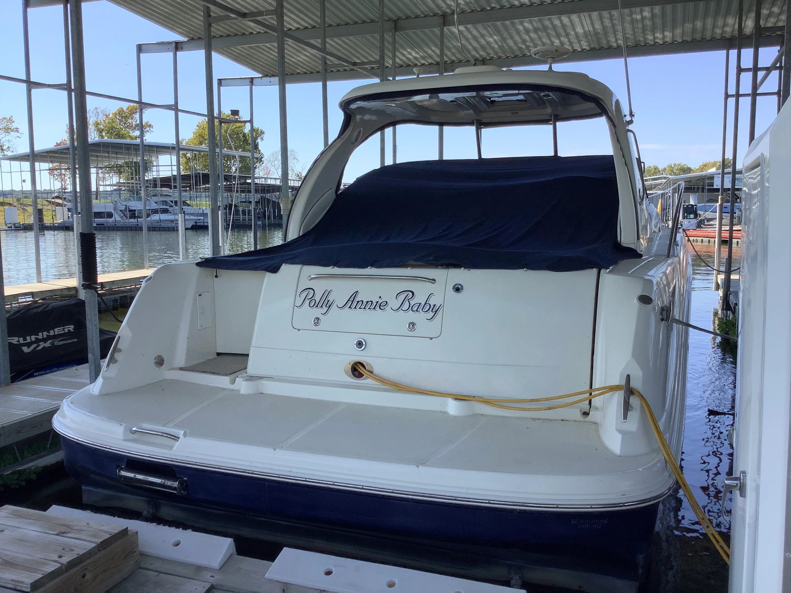 2004 Sea Ray 390 SUNDANCER Image Thumbnail #2