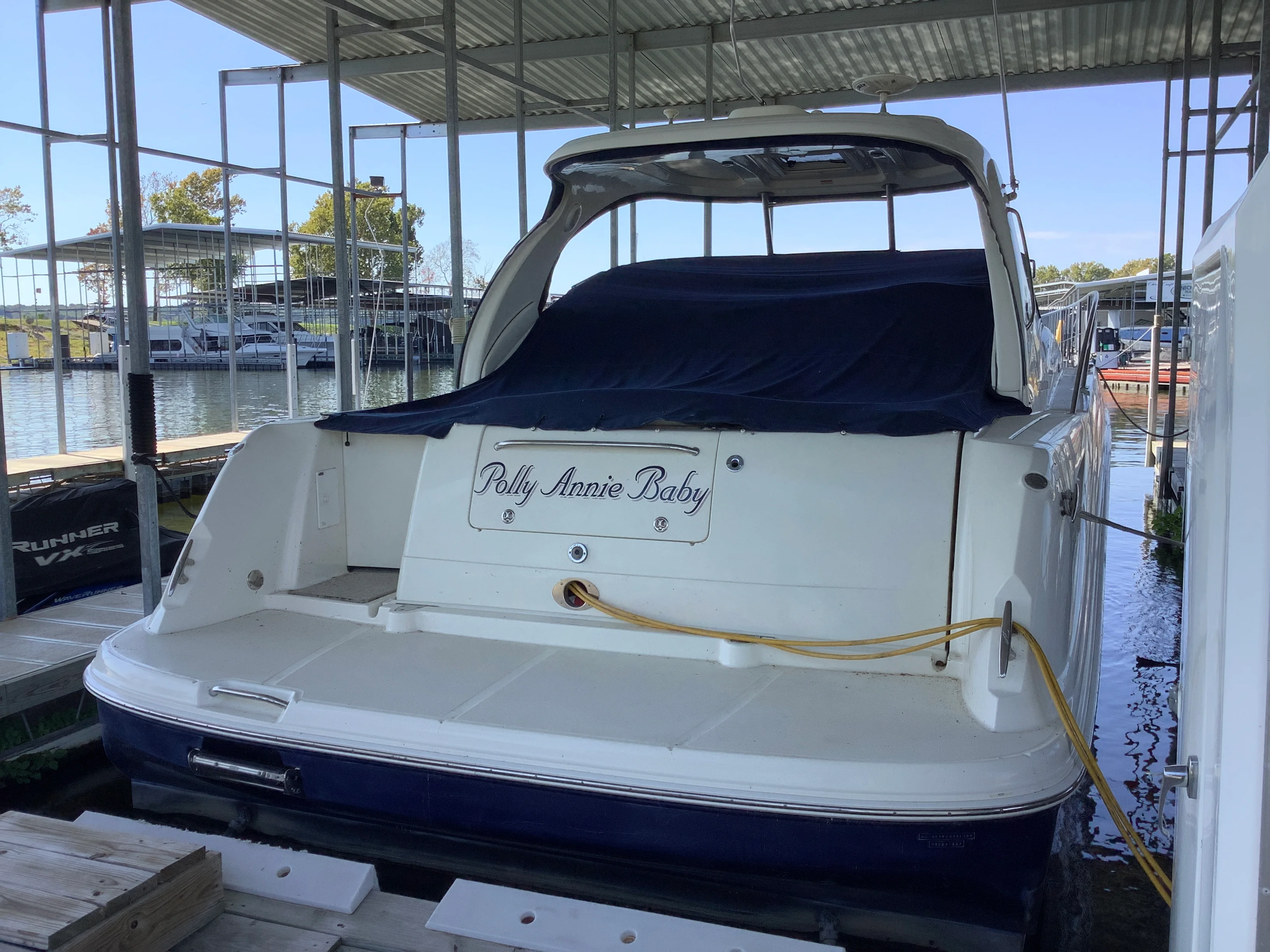 2004 Sea Ray 390 SUNDANCER Image Thumbnail #2