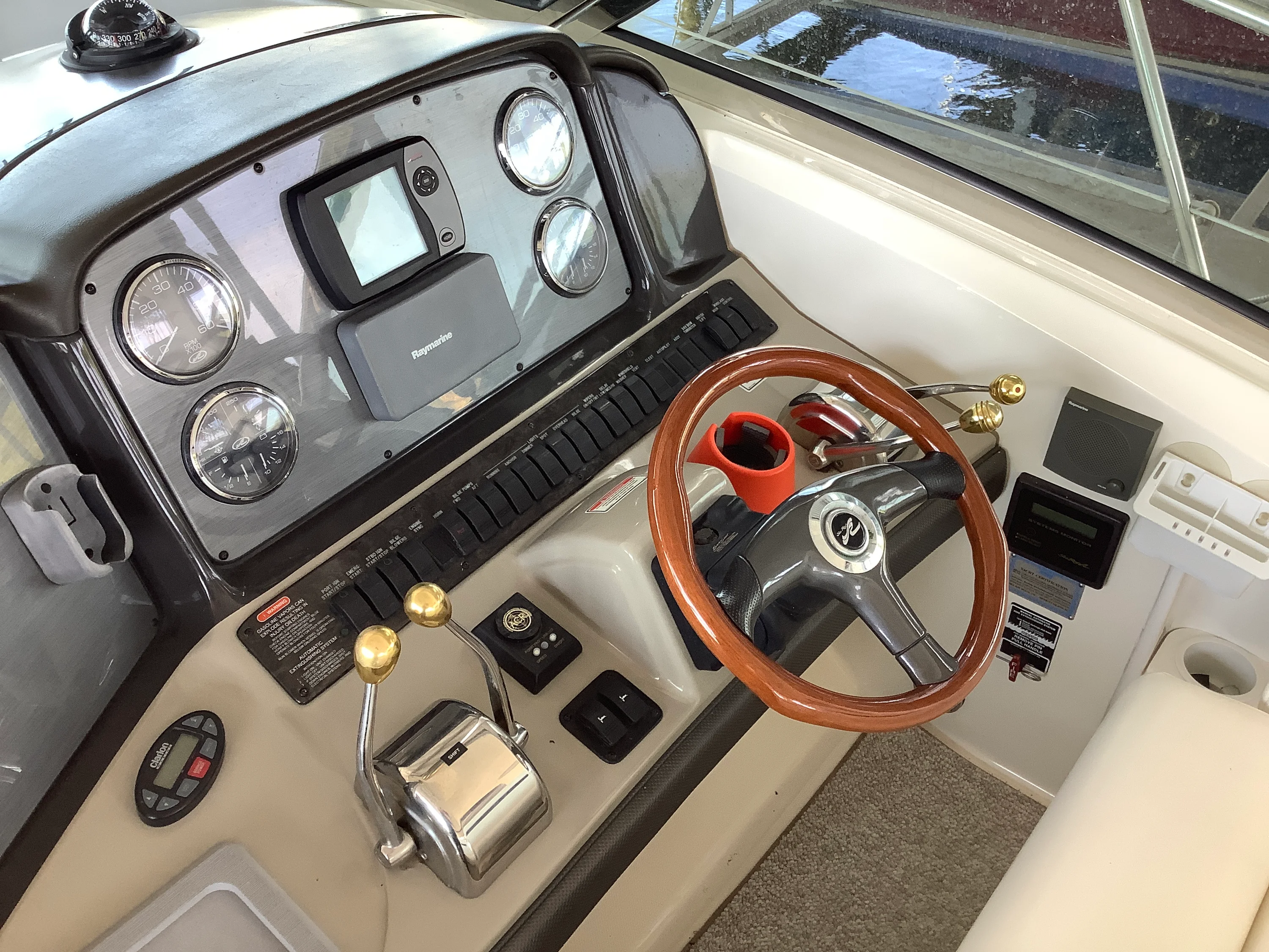 2004 Sea Ray 390 SUNDANCER Image Thumbnail #24