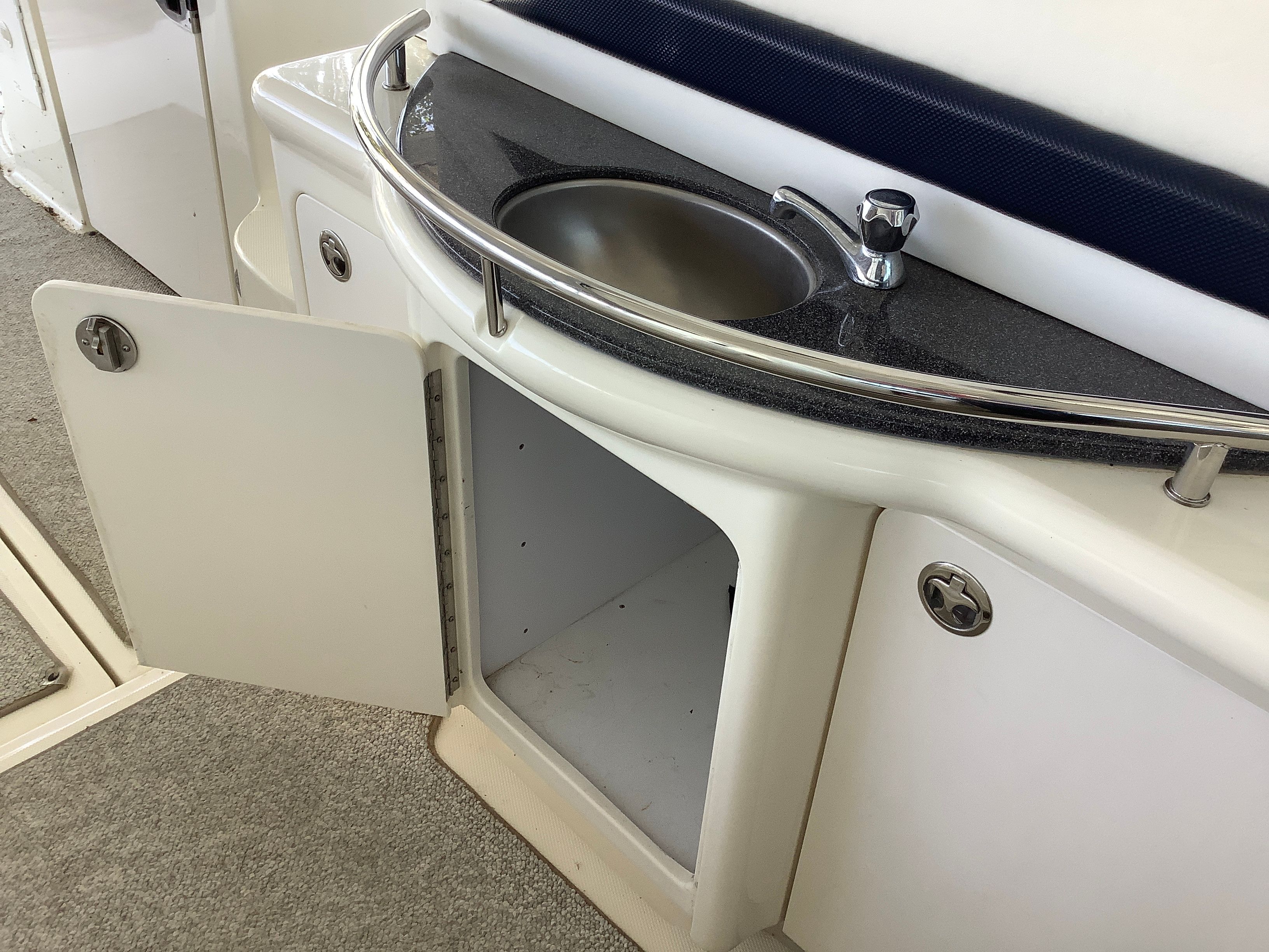 2004 Sea Ray 390 SUNDANCER Image Thumbnail #19