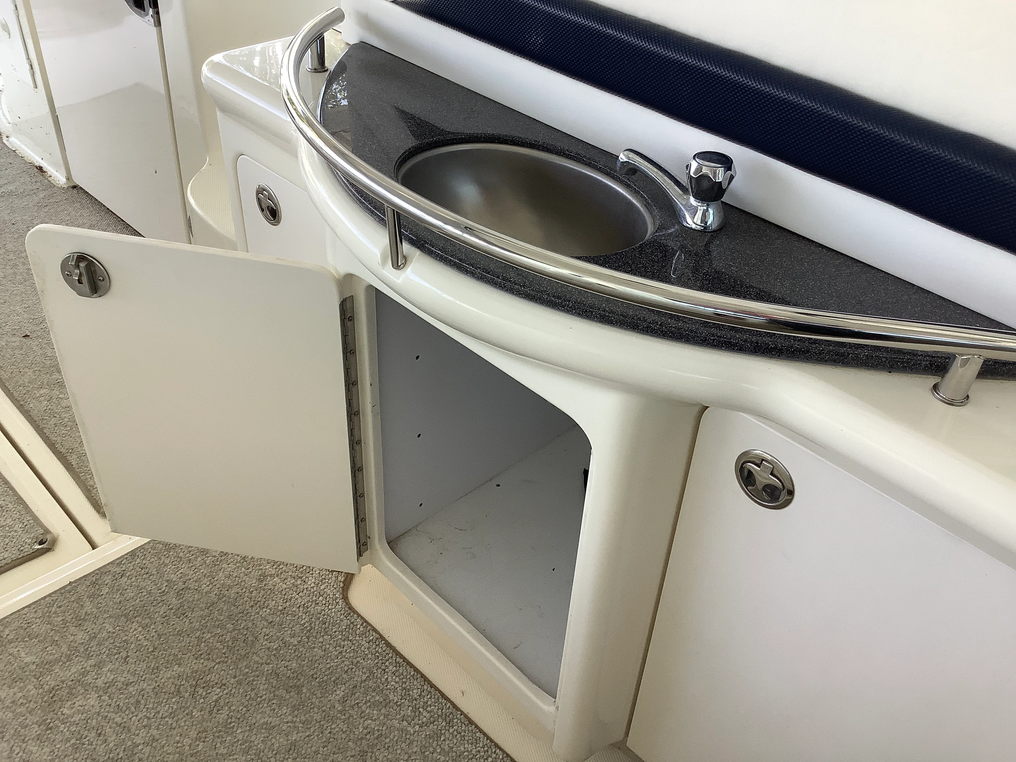 2004 Sea Ray 390 SUNDANCER Image Thumbnail #19