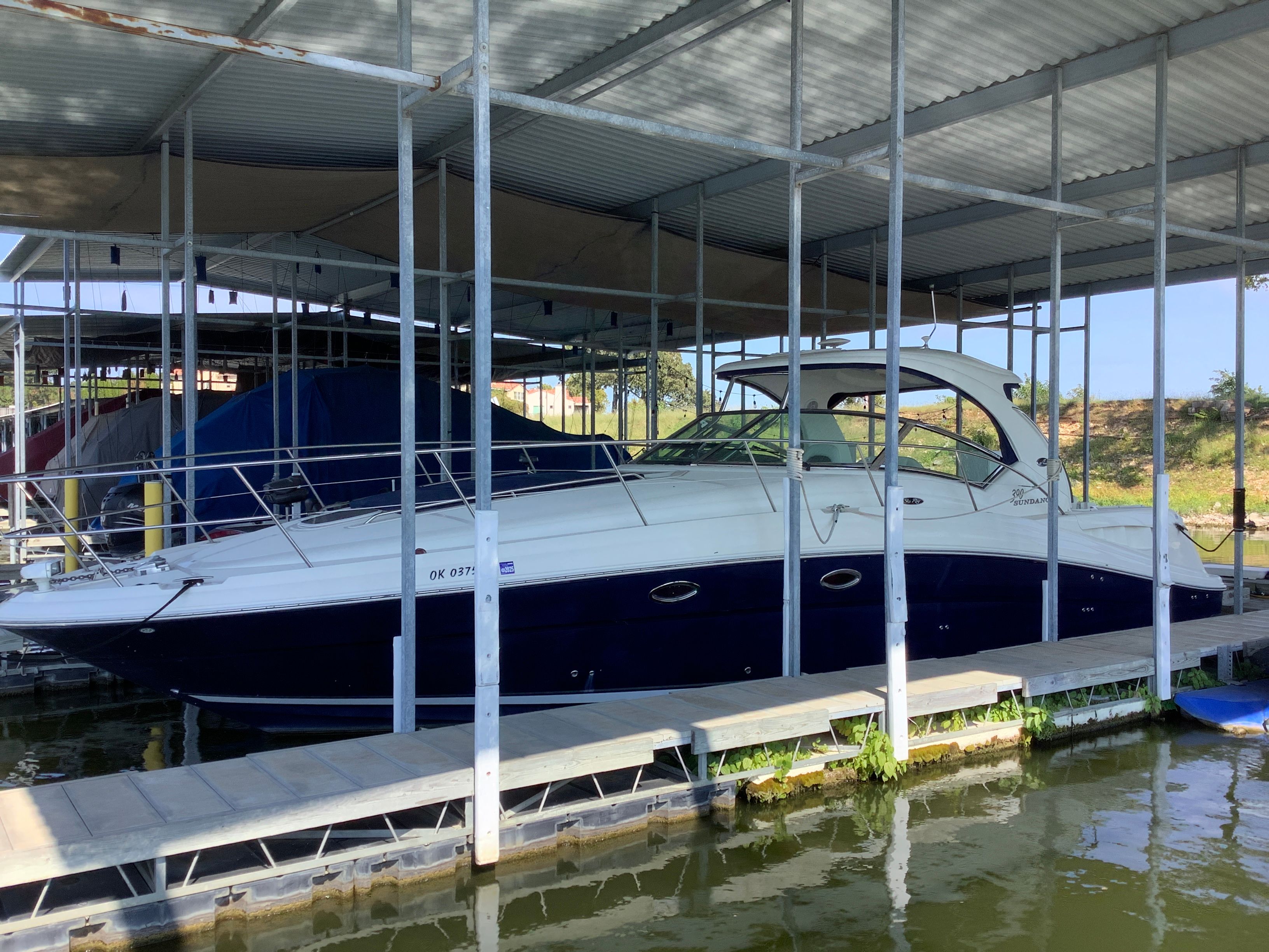 2004 Sea Ray 390 SUNDANCER Image Thumbnail #4