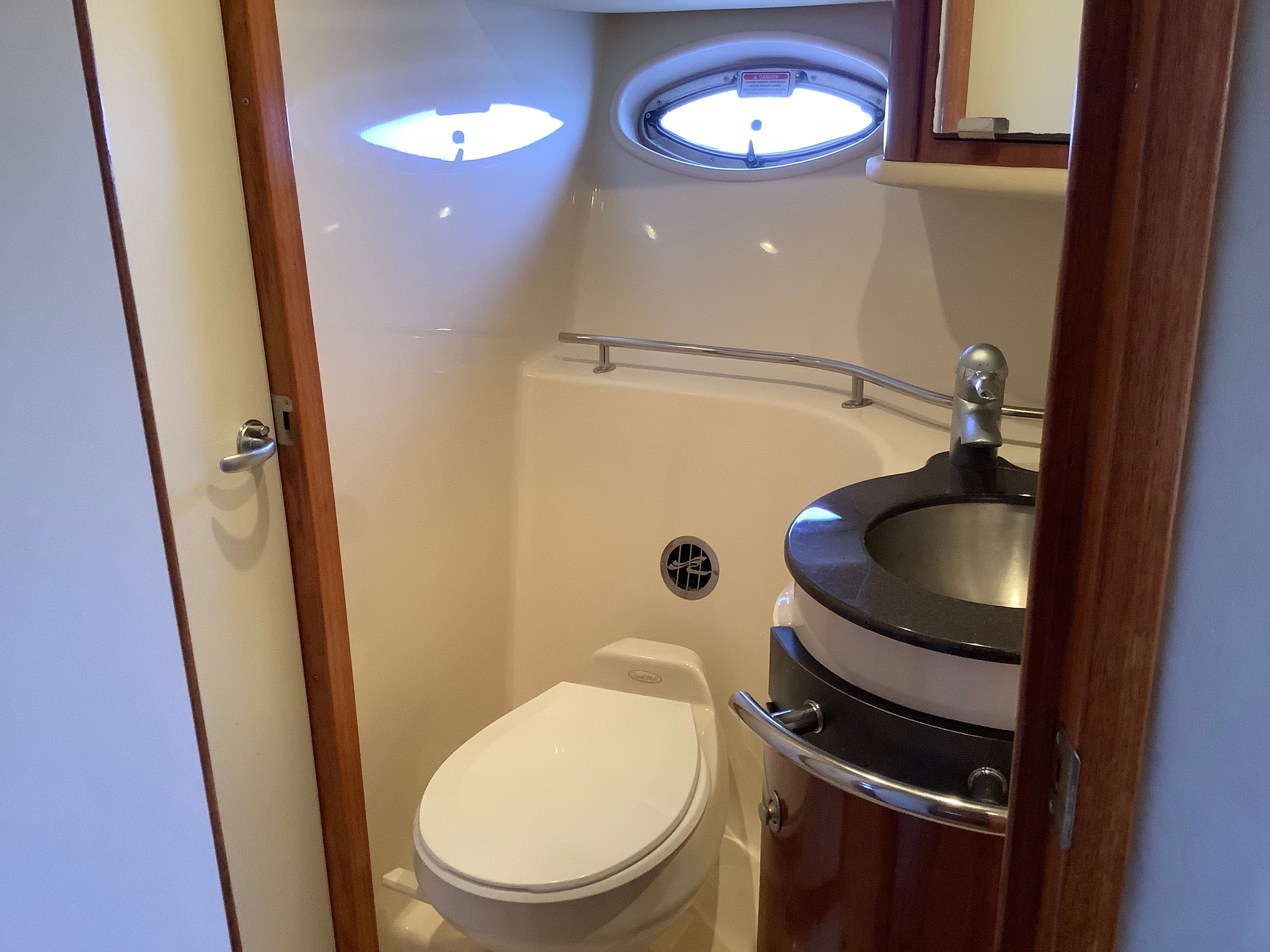 2004 Sea Ray 390 SUNDANCER Image Thumbnail #40