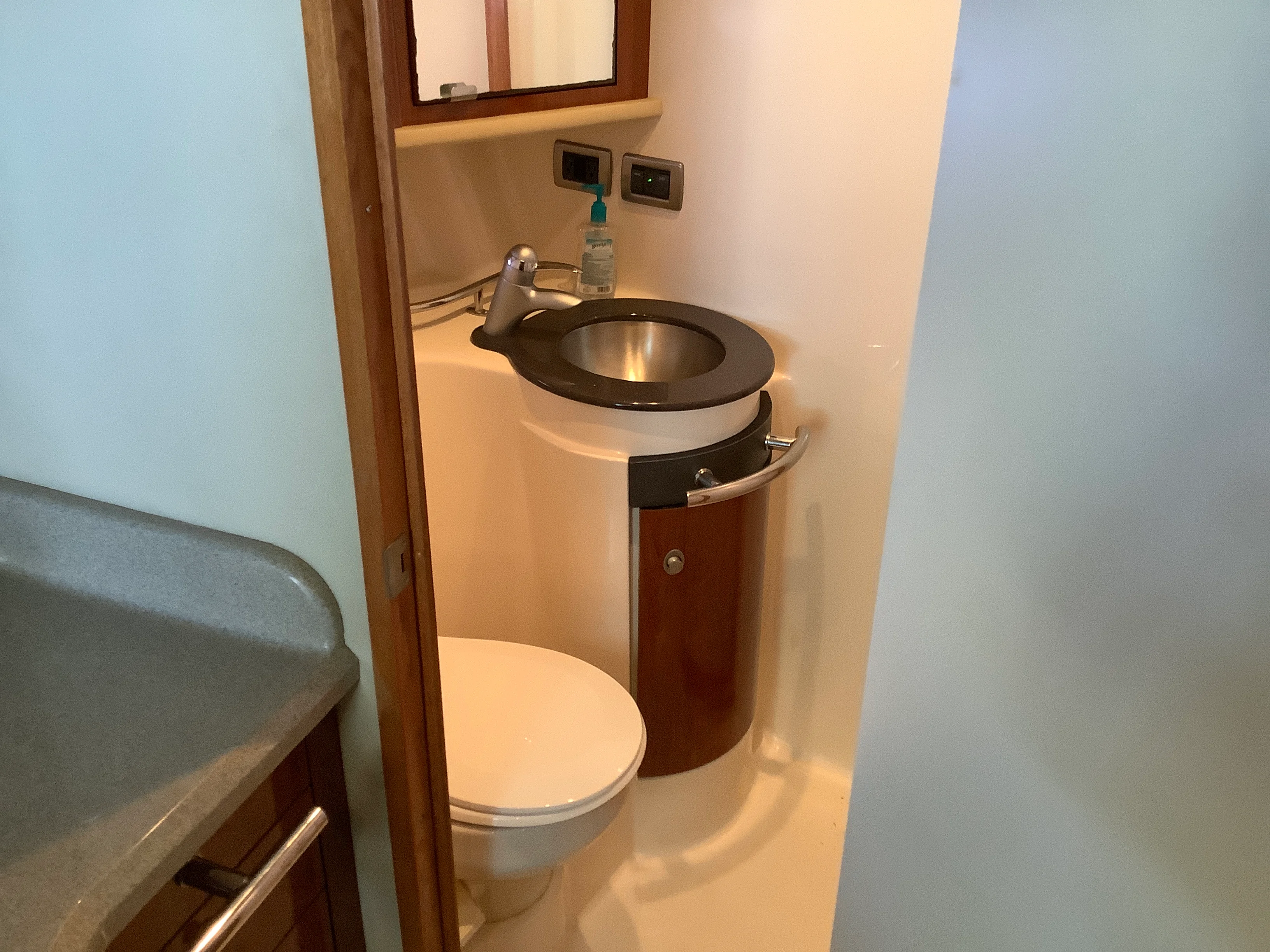 2004 Sea Ray 390 SUNDANCER Image Thumbnail #34