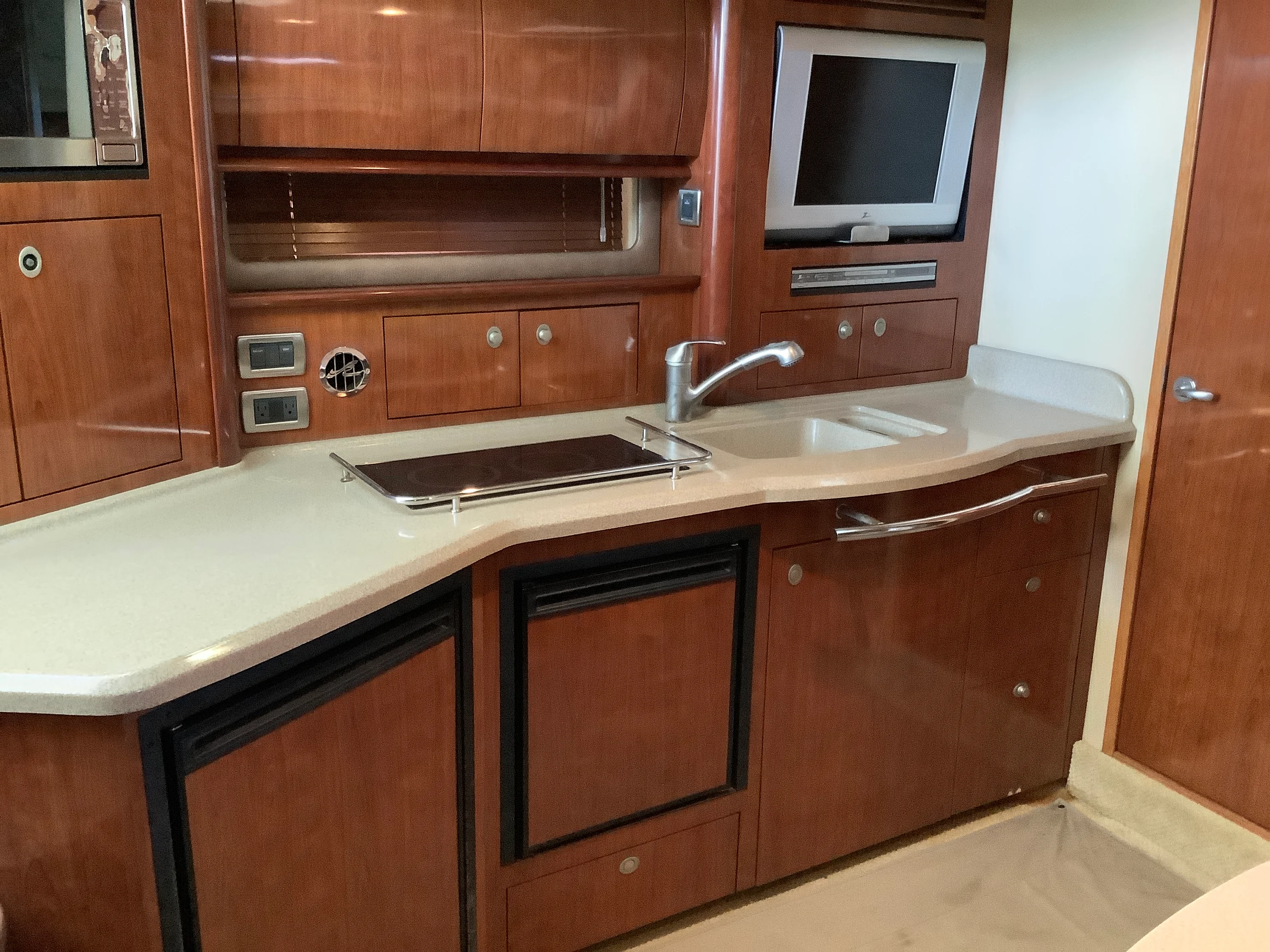 2004 Sea Ray 390 SUNDANCER Image Thumbnail #32