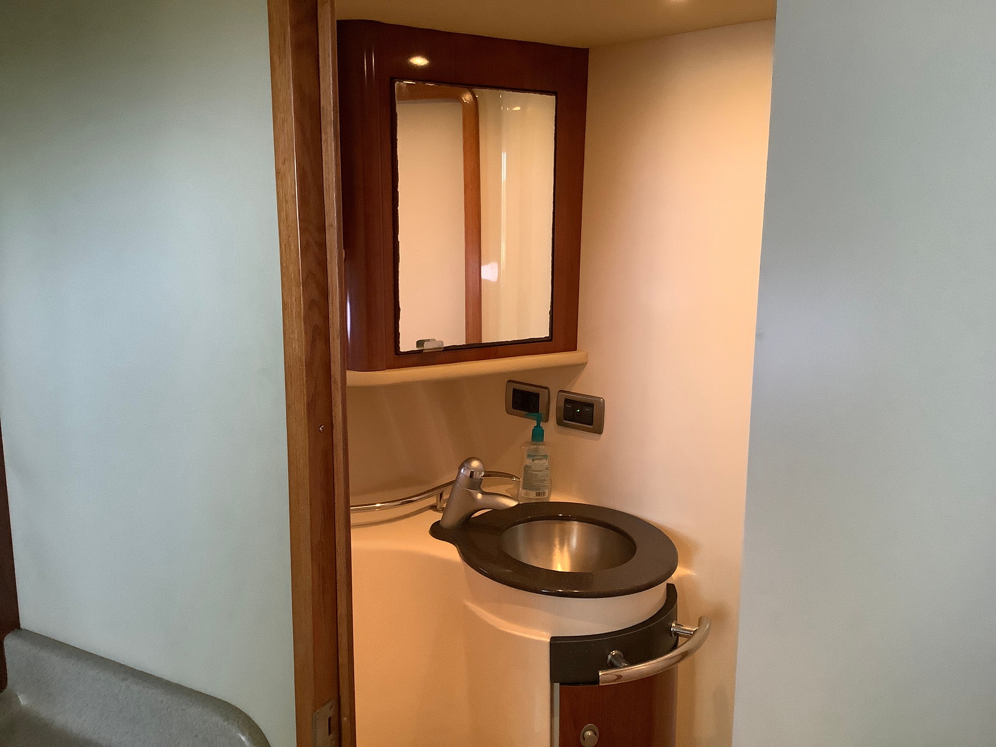 2004 Sea Ray 390 SUNDANCER Image Thumbnail #35