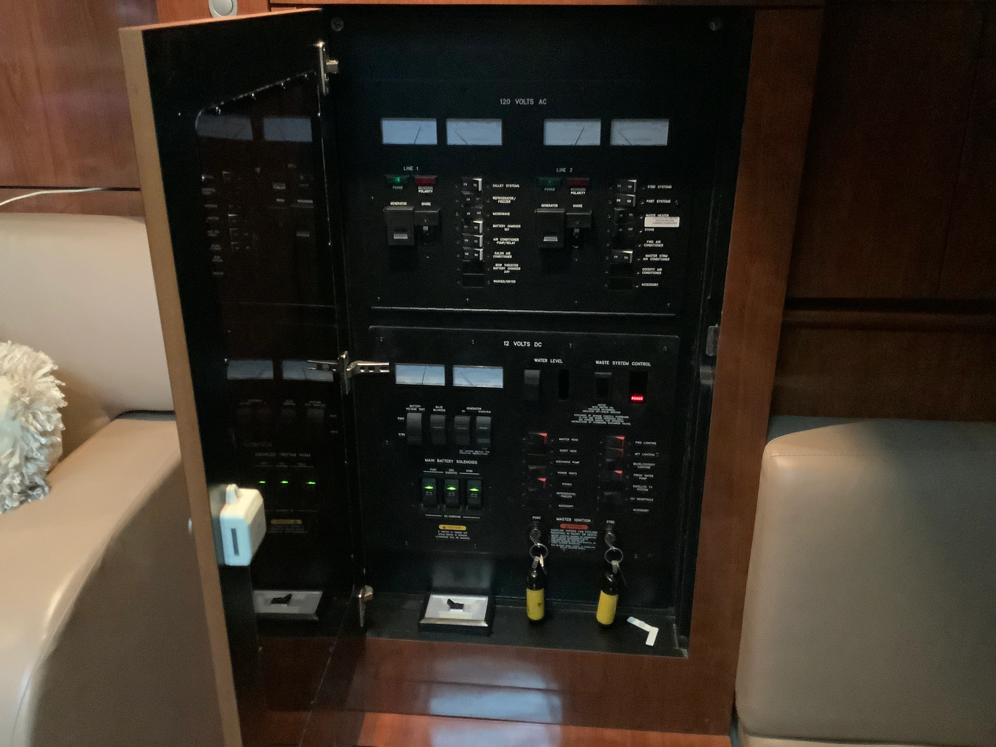 2004 Sea Ray 390 SUNDANCER Image Thumbnail #30