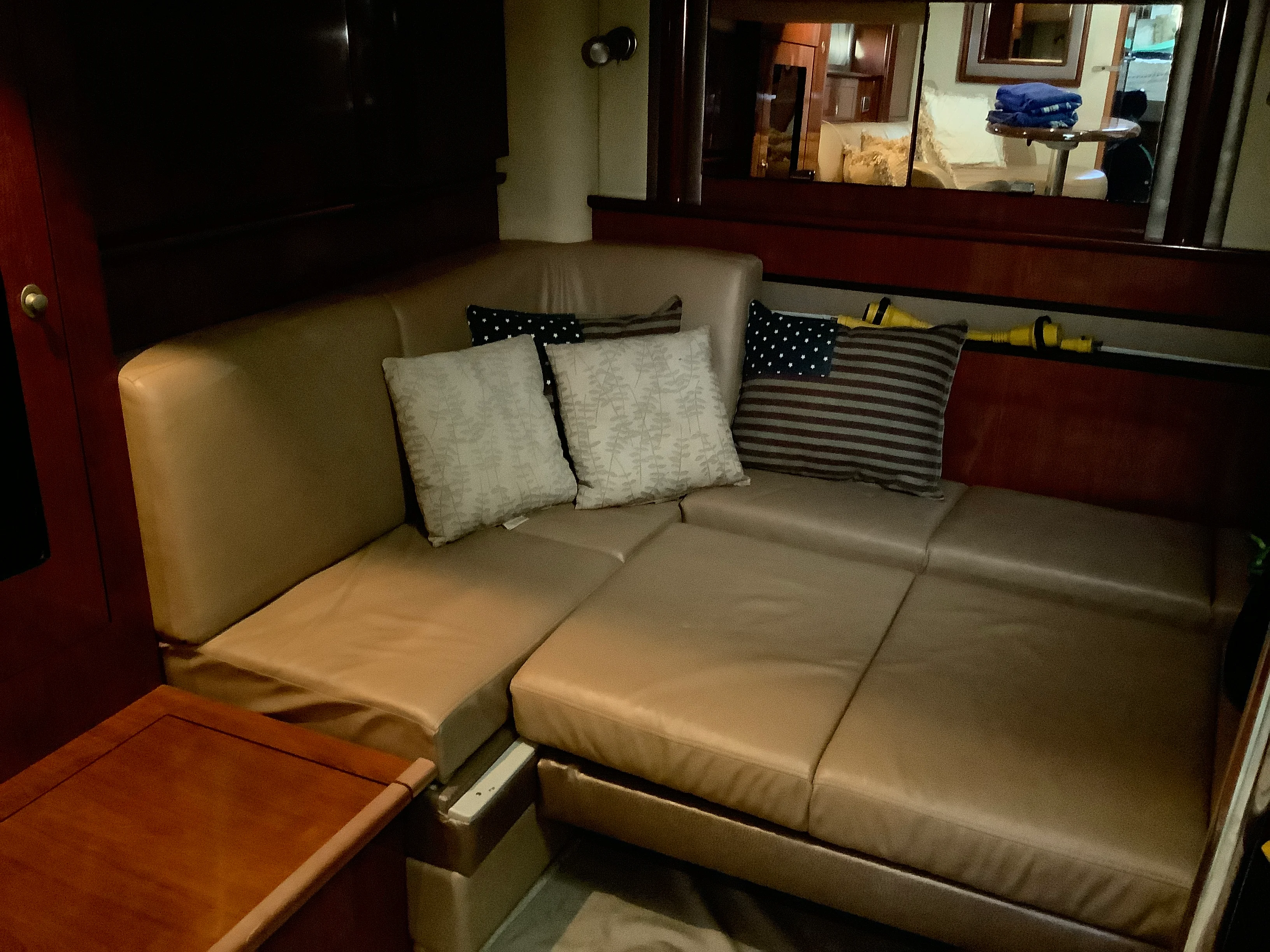 2004 Sea Ray 390 SUNDANCER Image Thumbnail #28