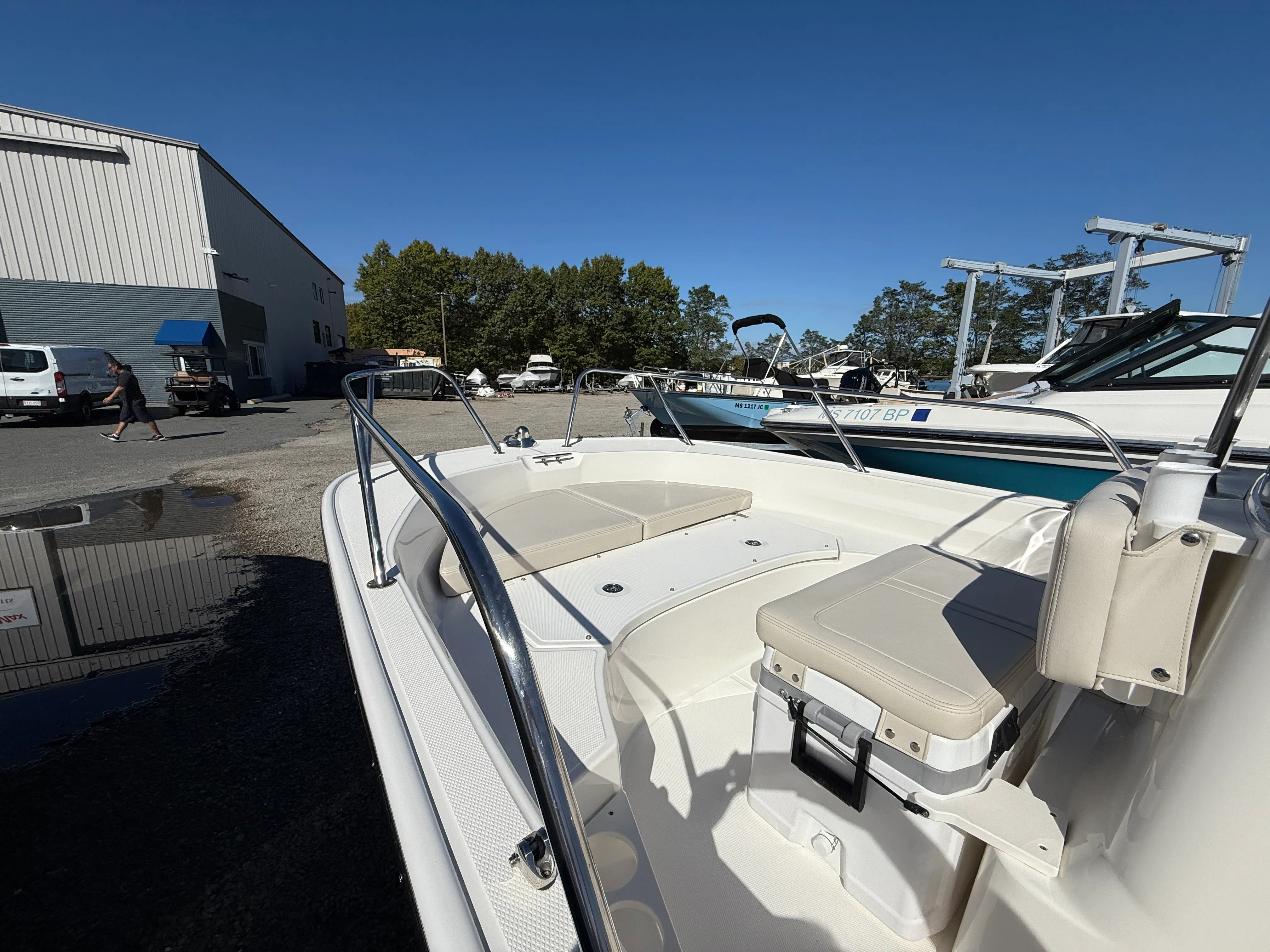 2024 Boston Whaler 170 MONTAUK Image Thumbnail #2