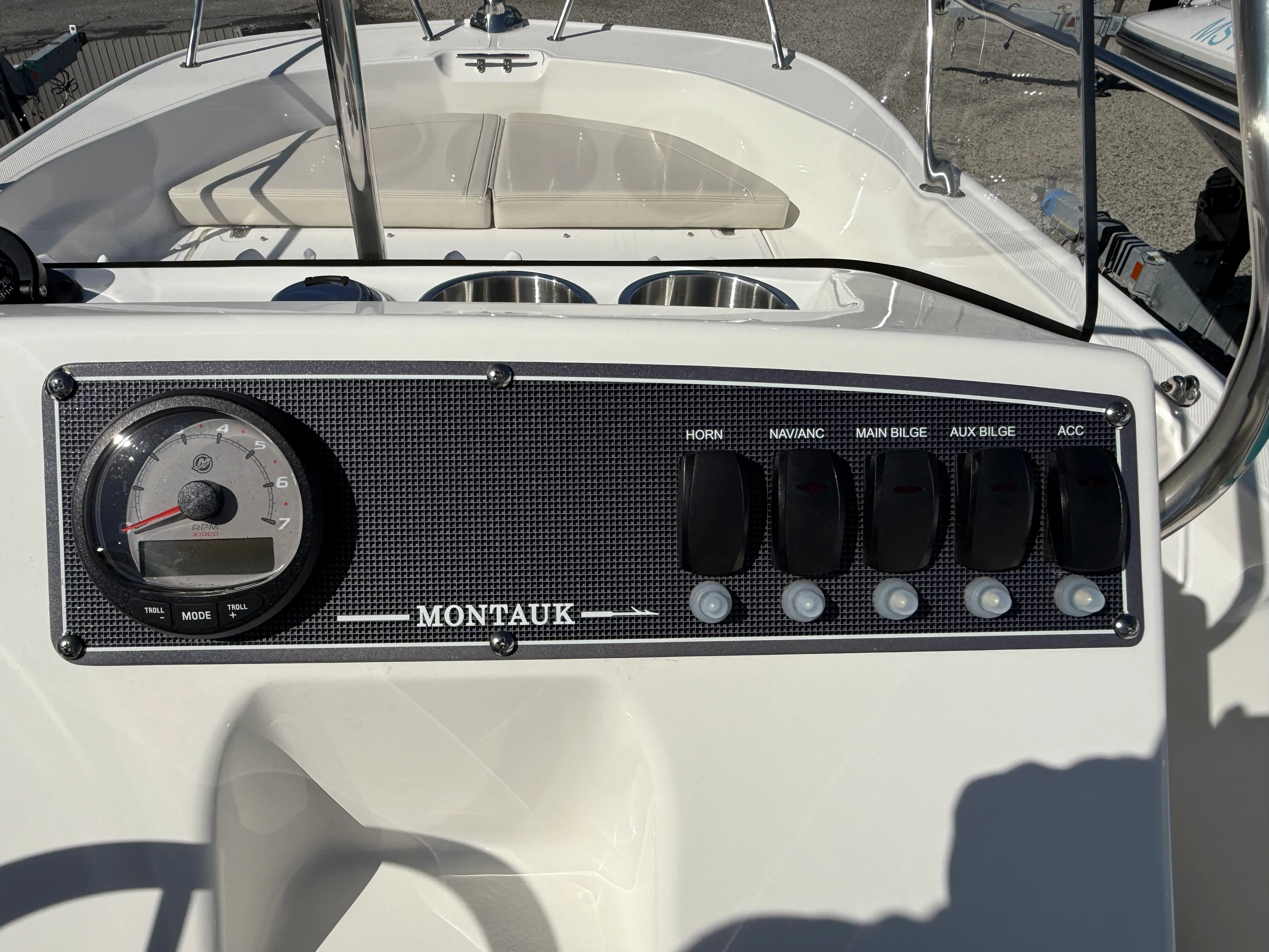 2024 Boston Whaler 170 MONTAUK Image Thumbnail #11