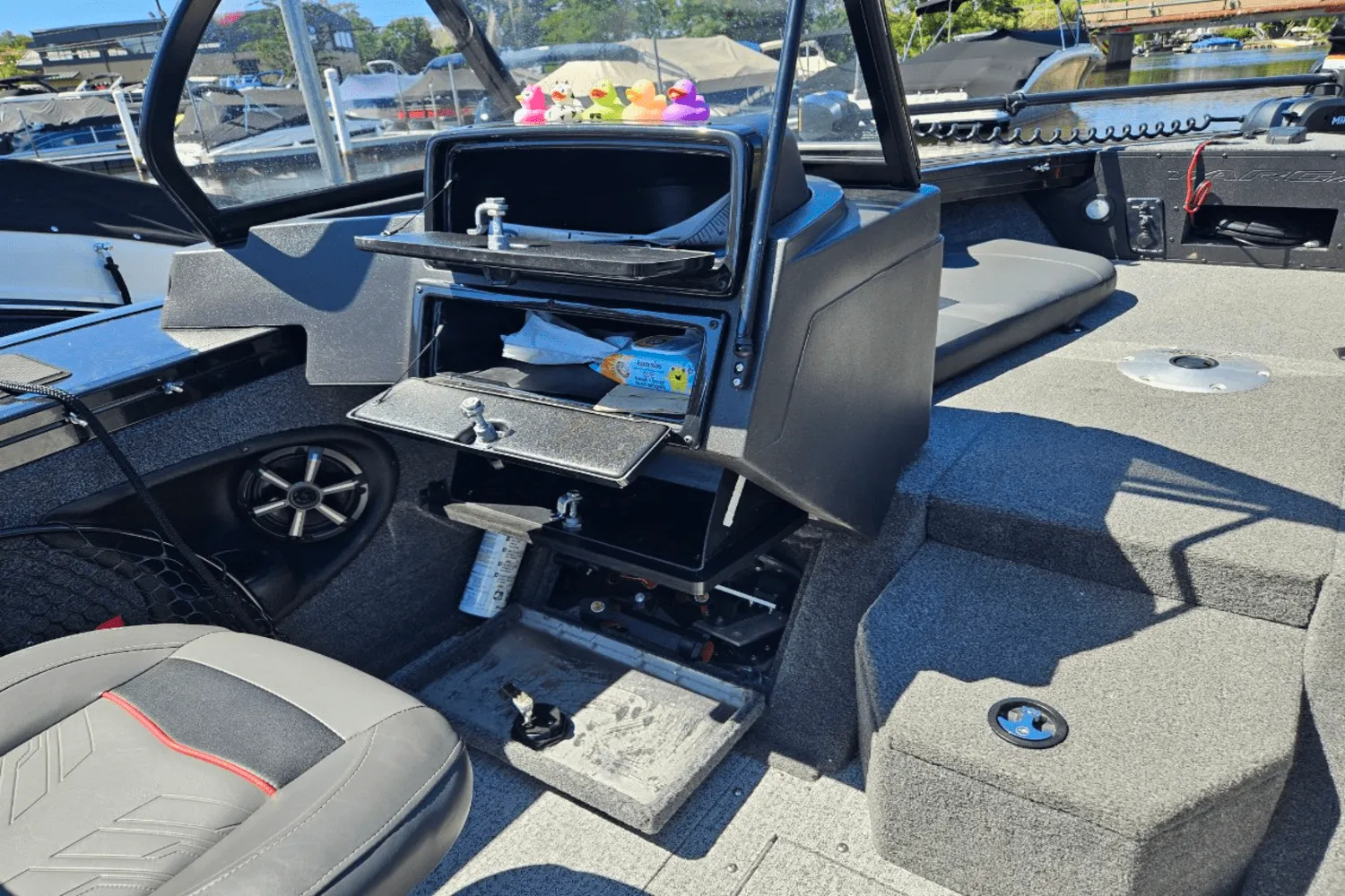 2024 Sun Tracker TARGA V 18 Image Thumbnail #41