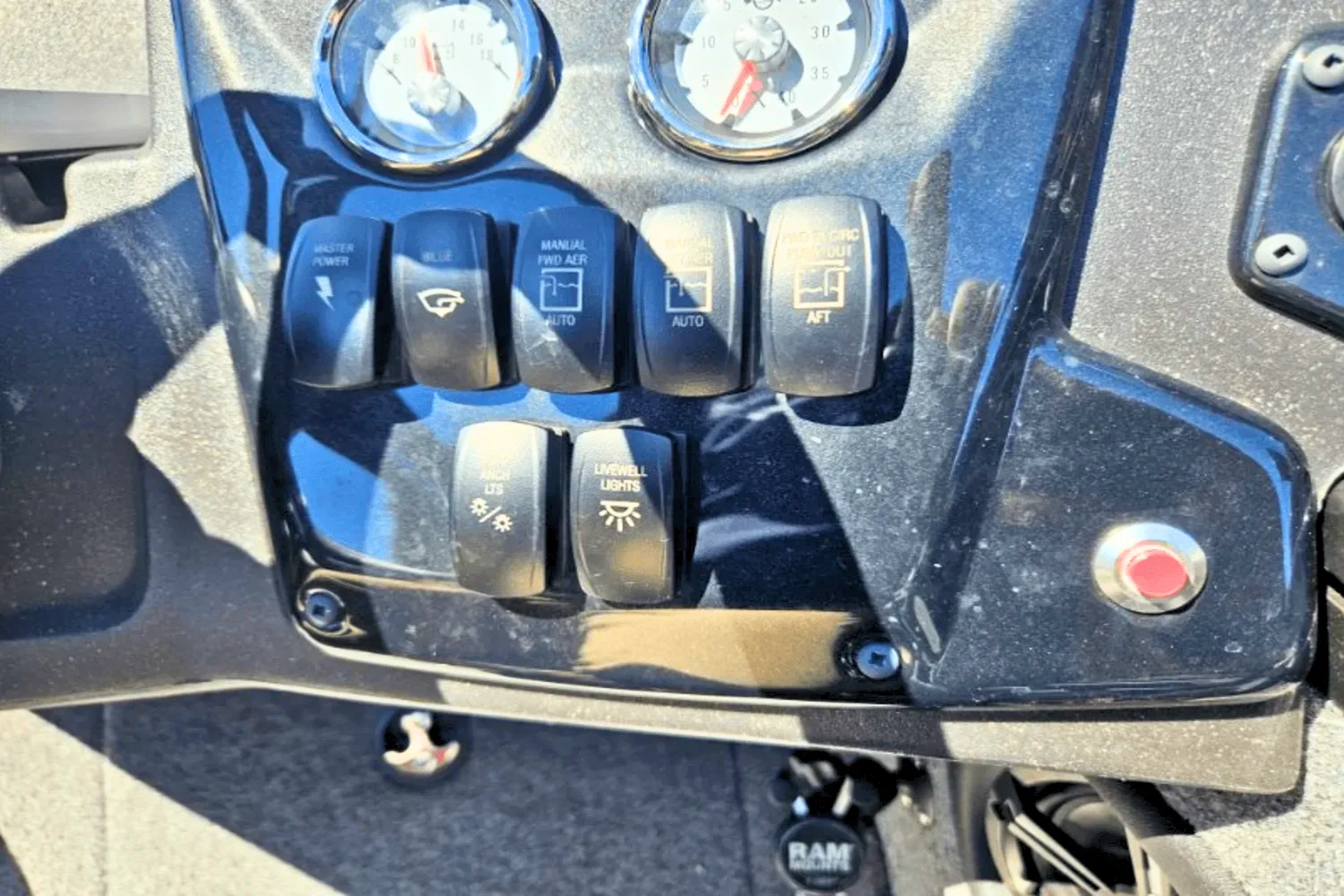 2024 Tracker TARGA V 18 Image Thumbnail #13