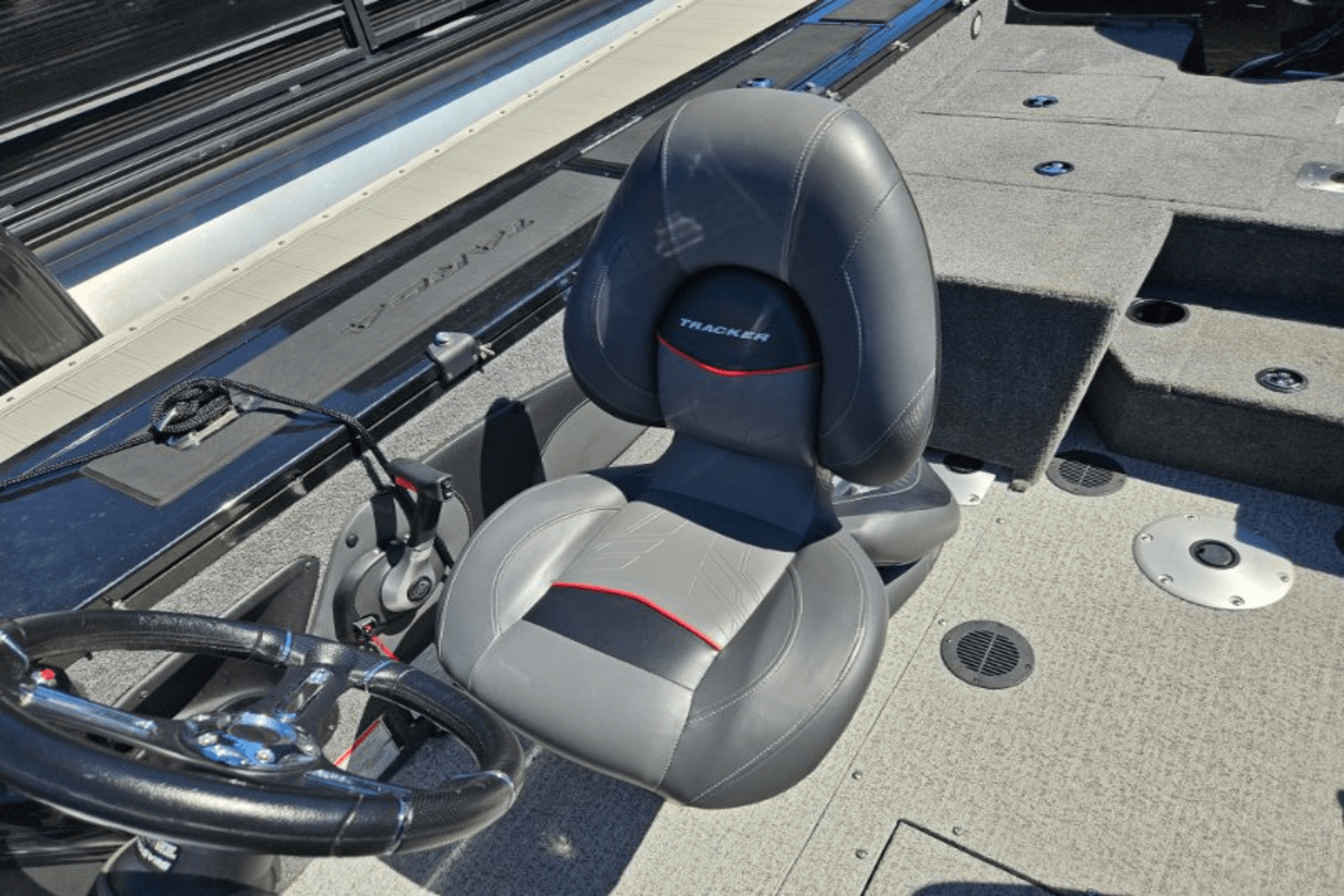 2024 Sun Tracker TARGA V 18 Image Thumbnail #9