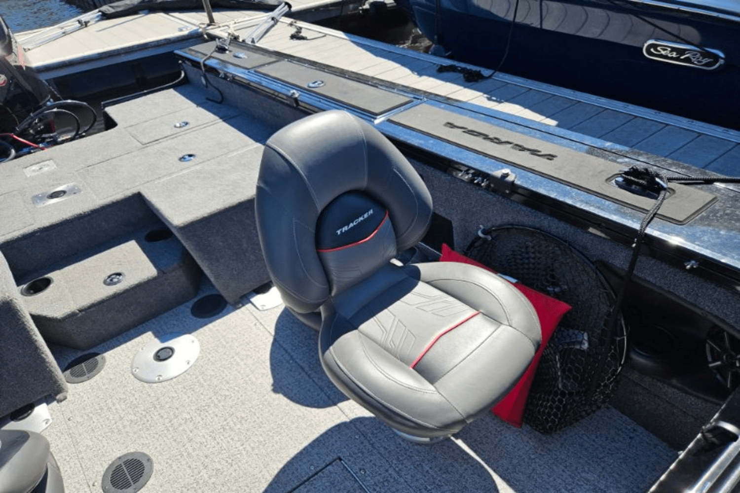 2024 Sun Tracker TARGA V 18 Image Thumbnail #15