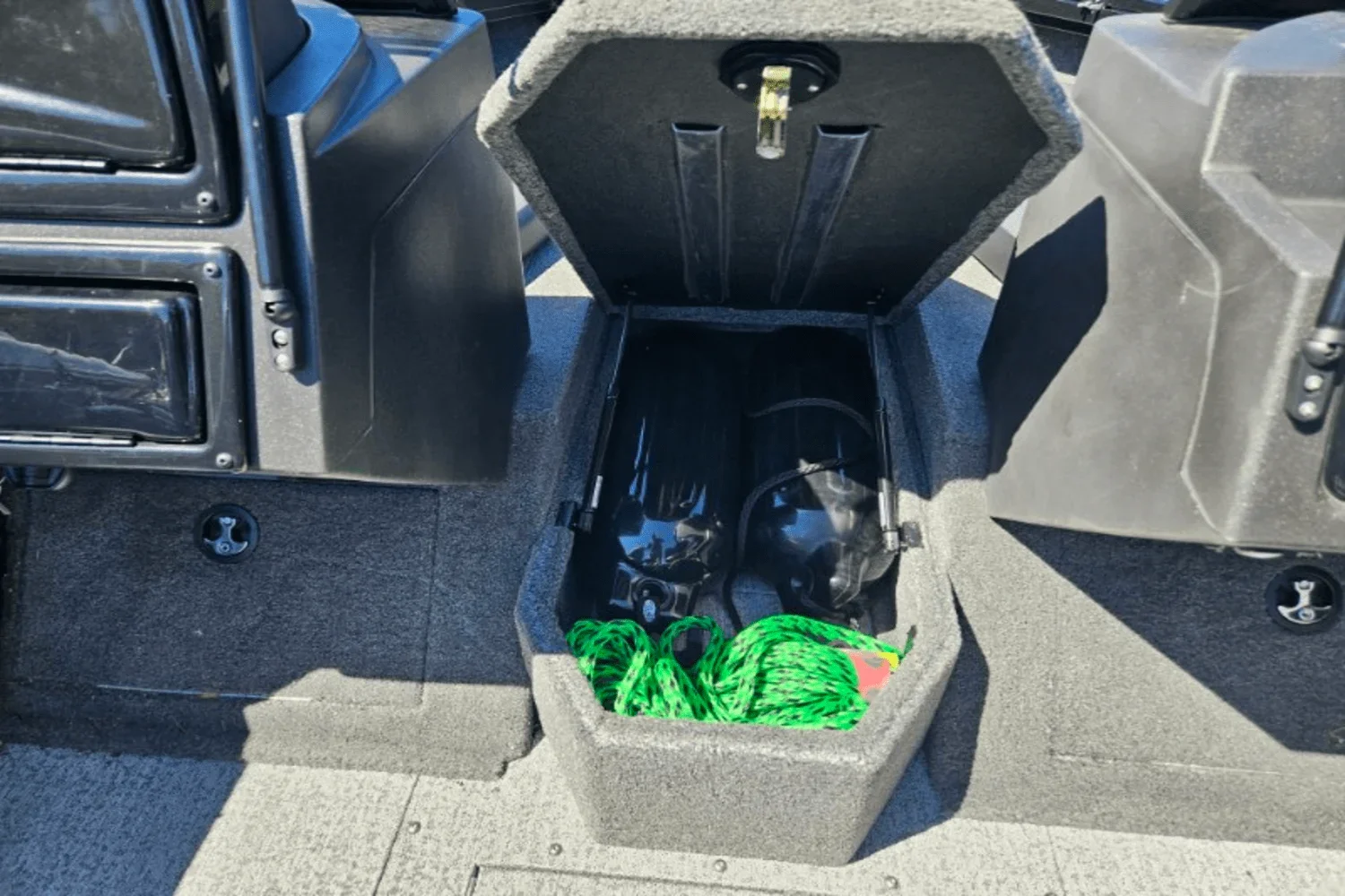 2024 Tracker TARGA V 18 Image Thumbnail #18