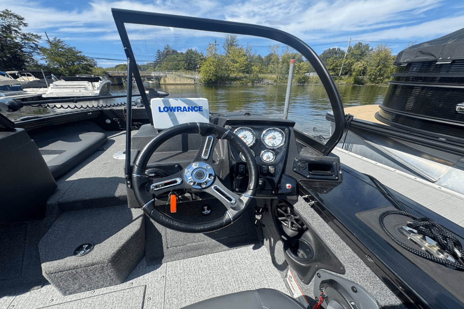 2024 Sun Tracker TARGA V 18 Image Thumbnail #10