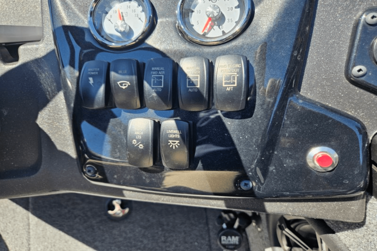 2024 Sun Tracker TARGA V 18 Image Thumbnail #13