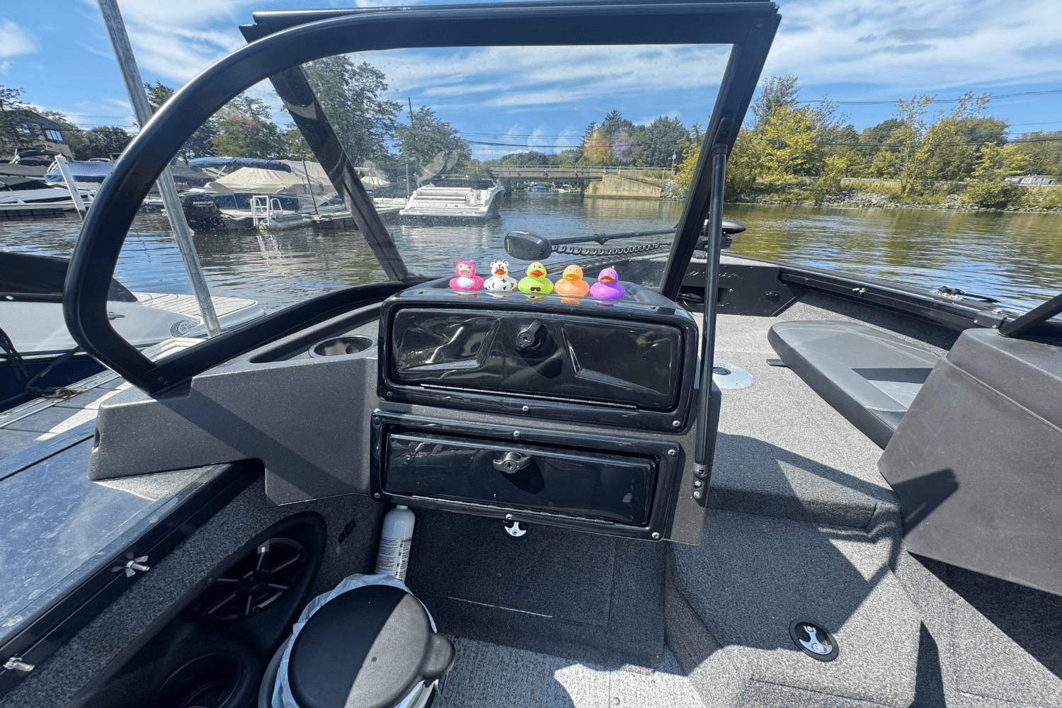 2024 Sun Tracker TARGA V 18 Image Thumbnail #17