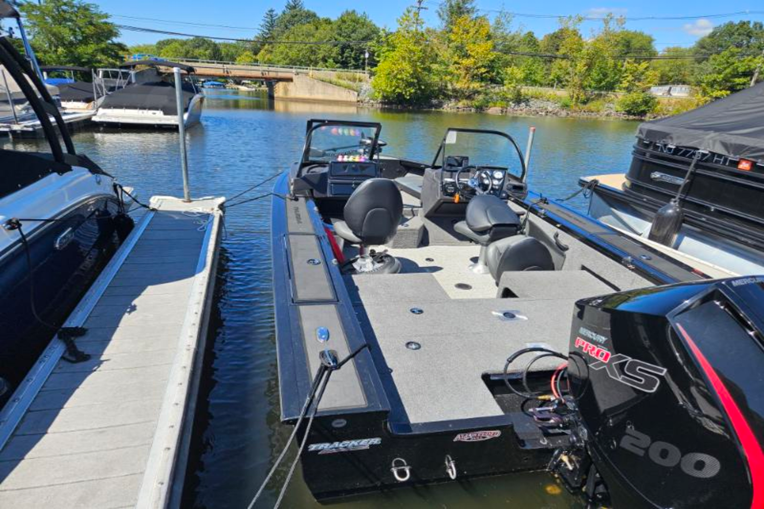 2024 Sun Tracker TARGA V 18 Image Thumbnail #3