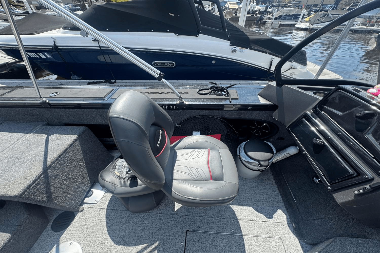 2024 Sun Tracker TARGA V 18 Image Thumbnail #16