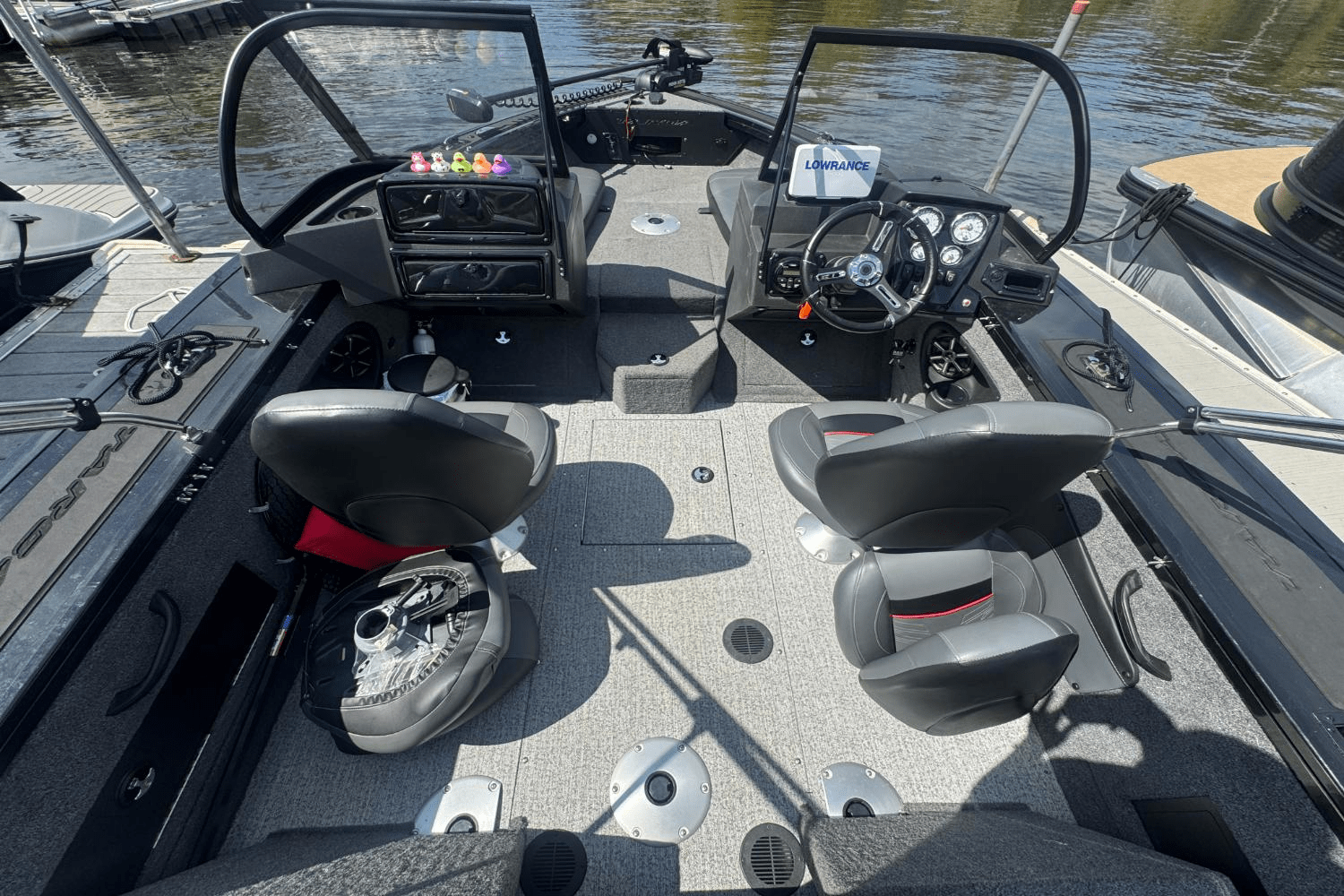 2024 Sun Tracker TARGA V 18 Image Thumbnail #8