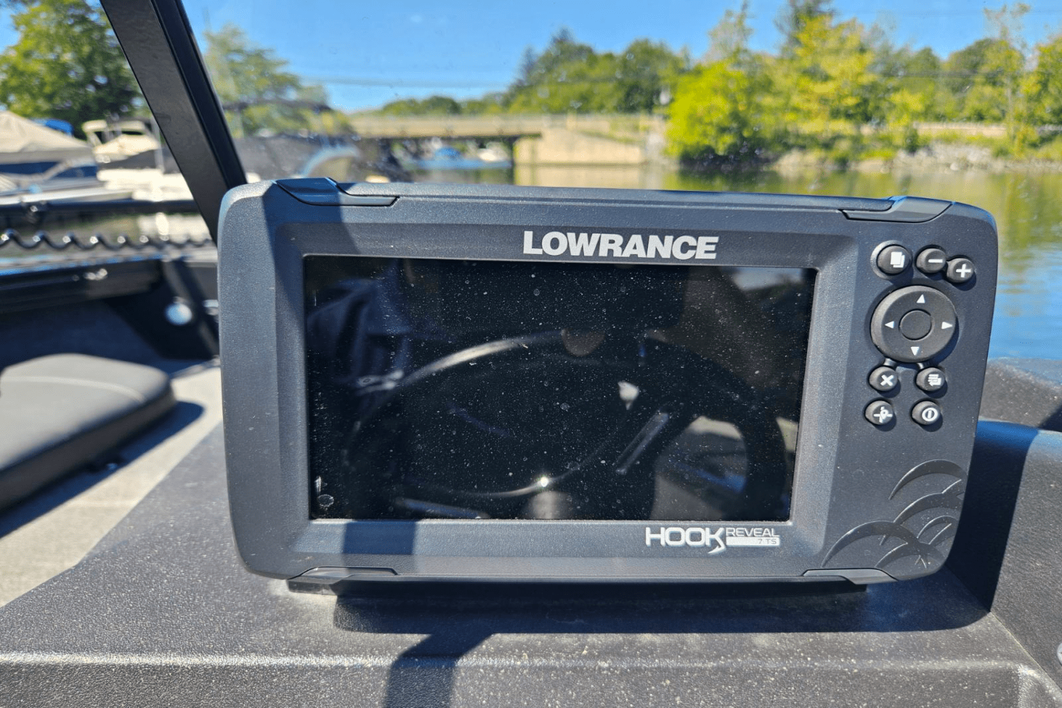 2024 Sun Tracker TARGA V 18 Image Thumbnail #11