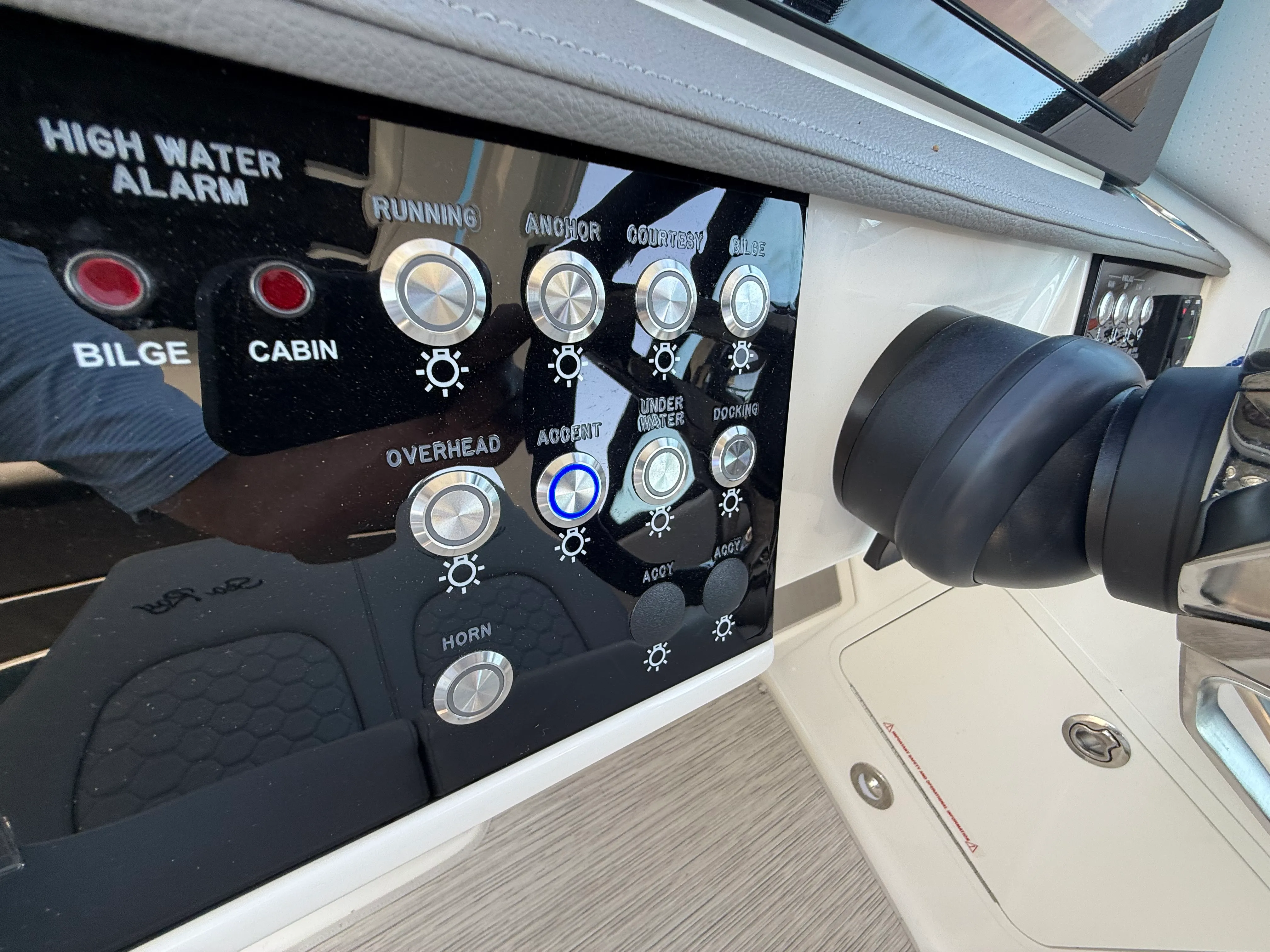 2024 Sea Ray 320 SUNDANCER Image Thumbnail #52