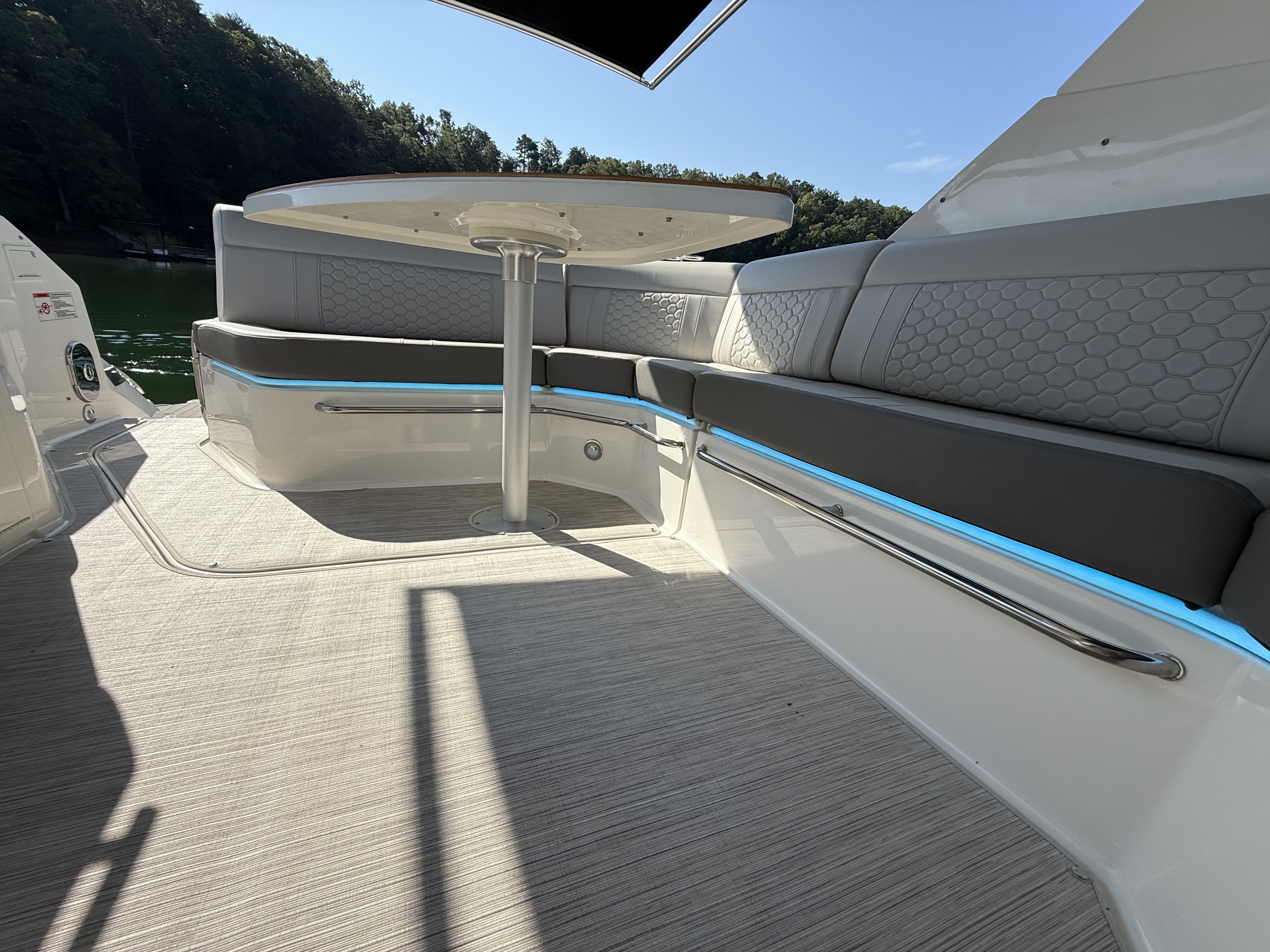 2024 Sea Ray 320 SUNDANCER Image Thumbnail #39