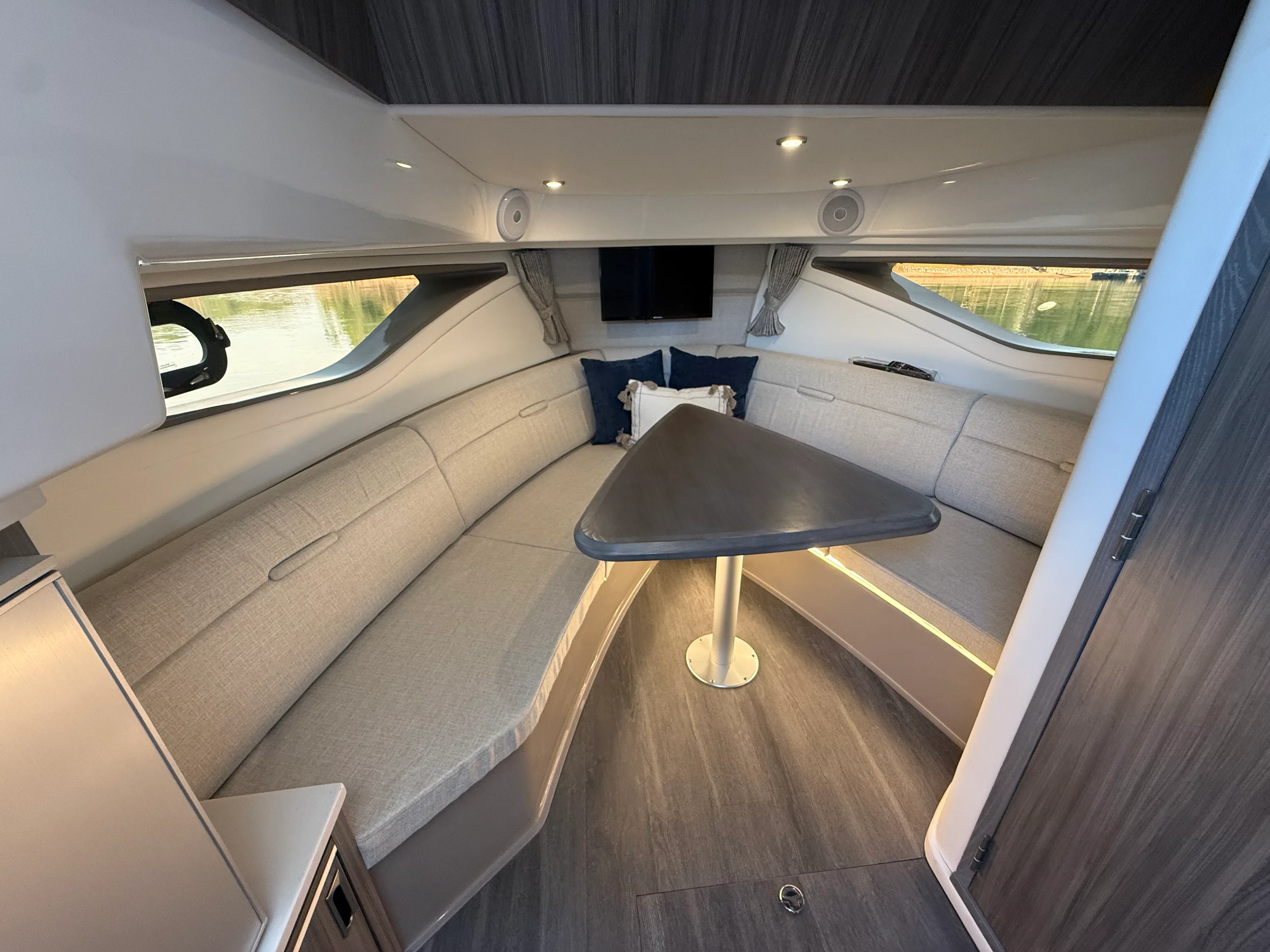 2024 Sea Ray 320 SUNDANCER Image Thumbnail #64