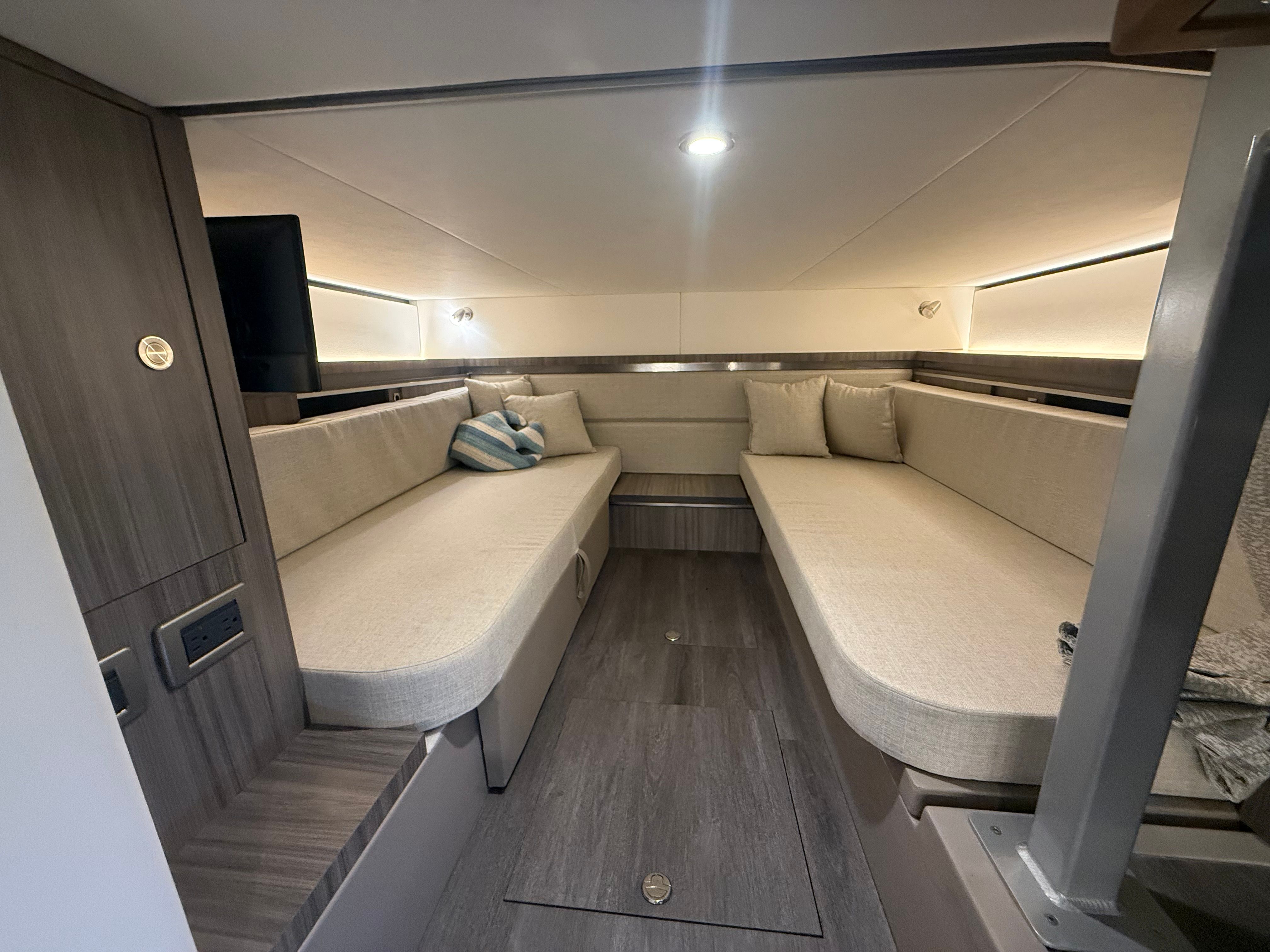 2024 Sea Ray 320 SUNDANCER Image Thumbnail #74