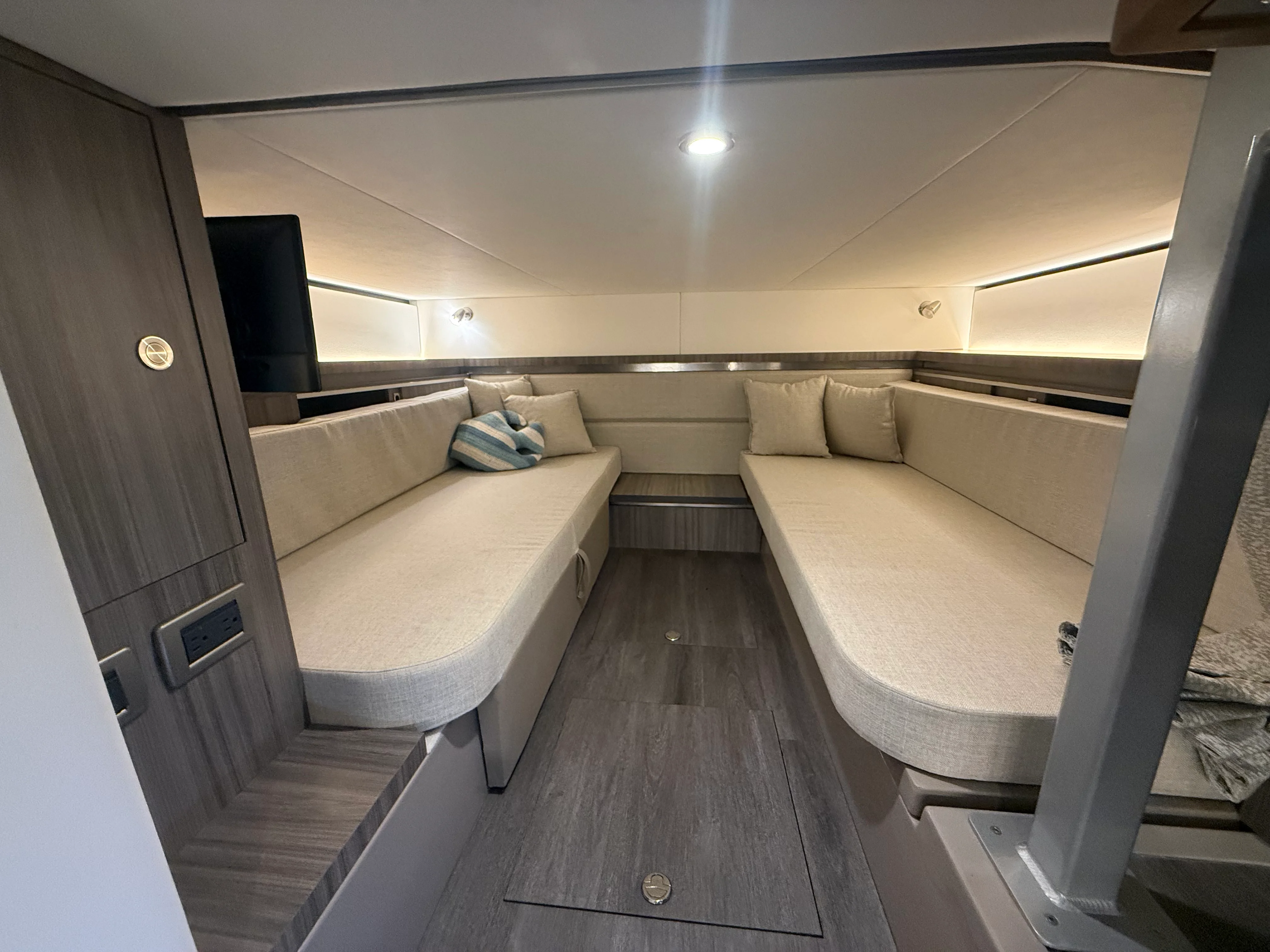 2024 Sea Ray 320 SUNDANCER Image Thumbnail #74