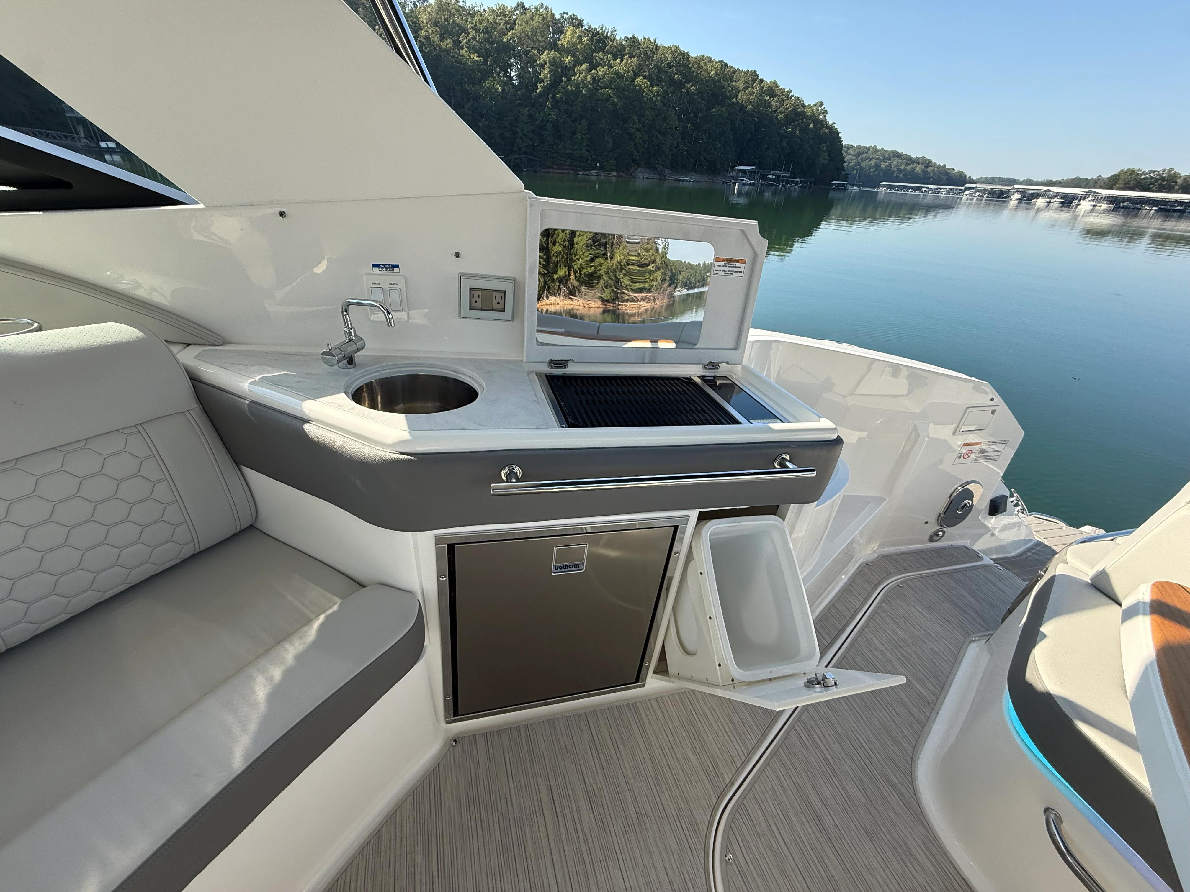 2024 Sea Ray 320 SUNDANCER Image Thumbnail #29