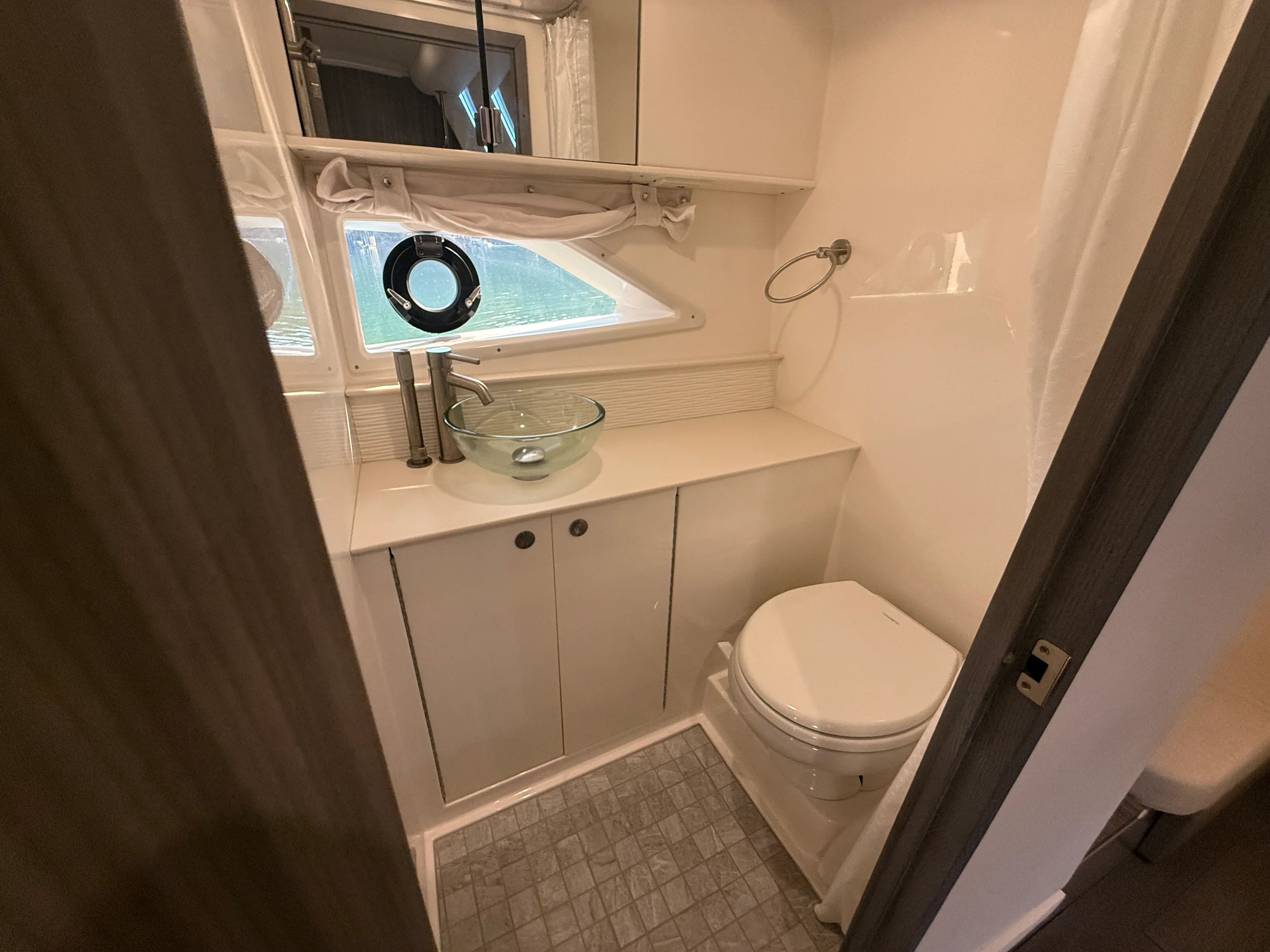 2024 Sea Ray 320 SUNDANCER Image Thumbnail #70