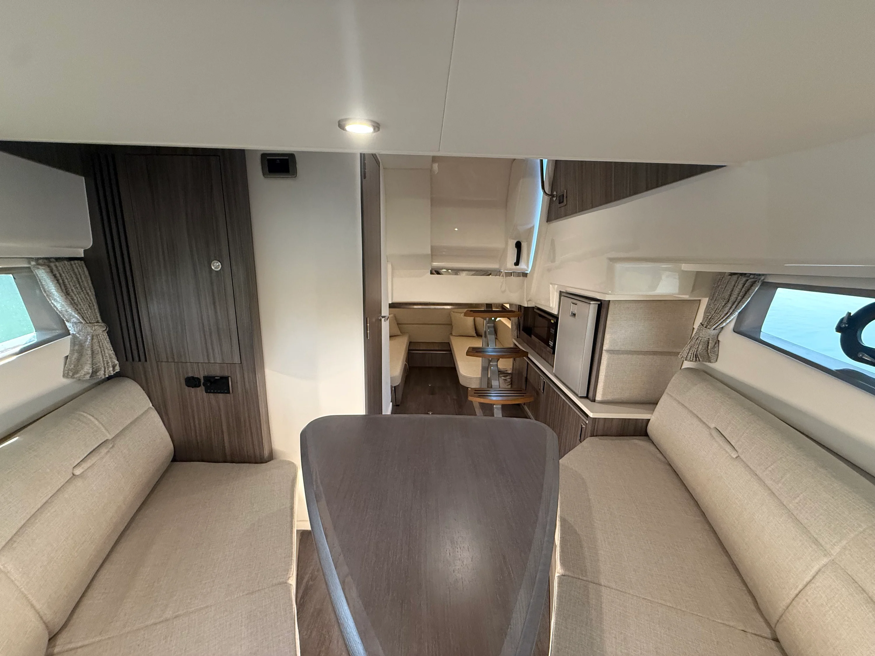 2024 Sea Ray 320 SUNDANCER Image Thumbnail #68