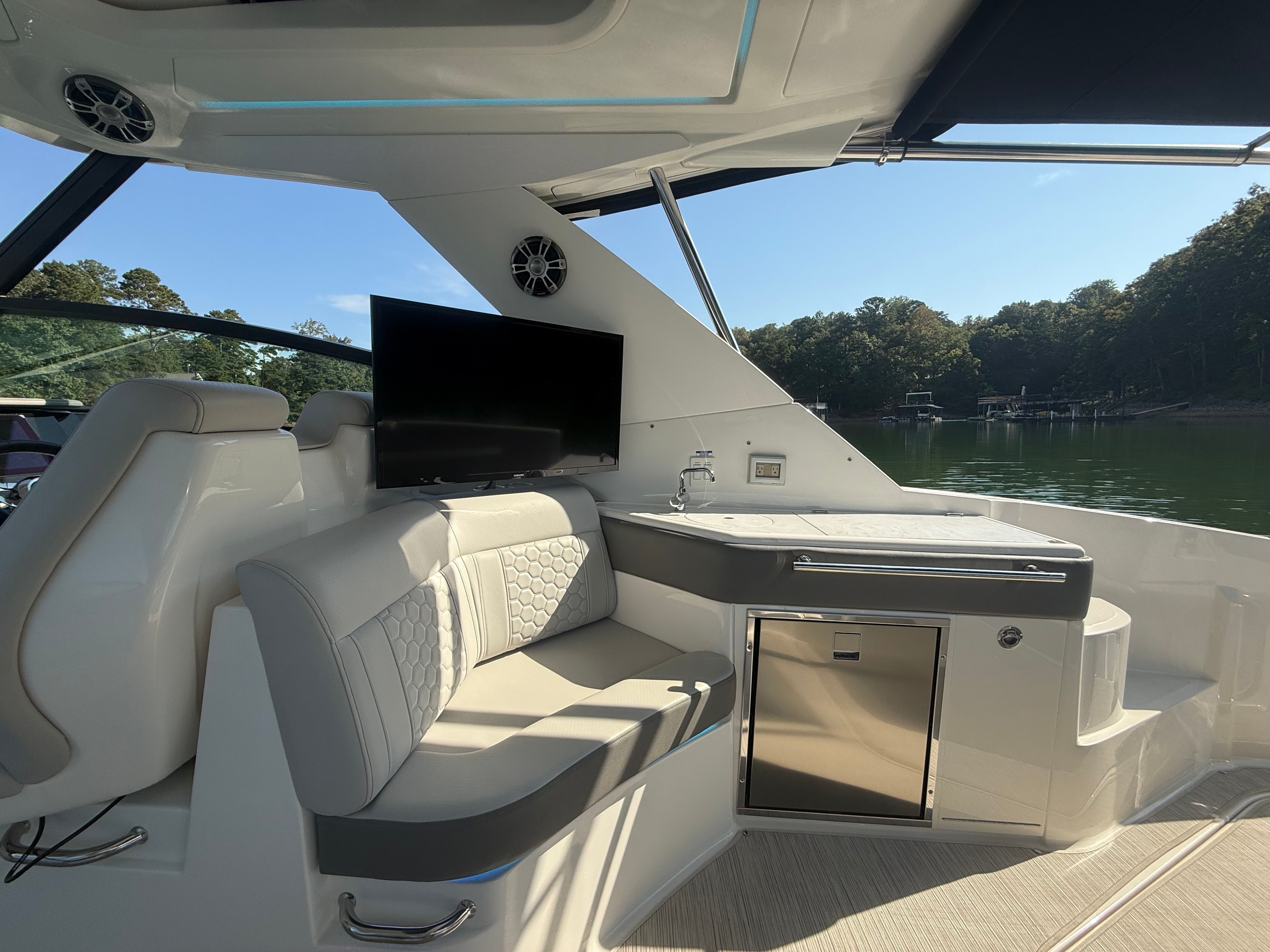 2024 Sea Ray 320 SUNDANCER Image Thumbnail #34