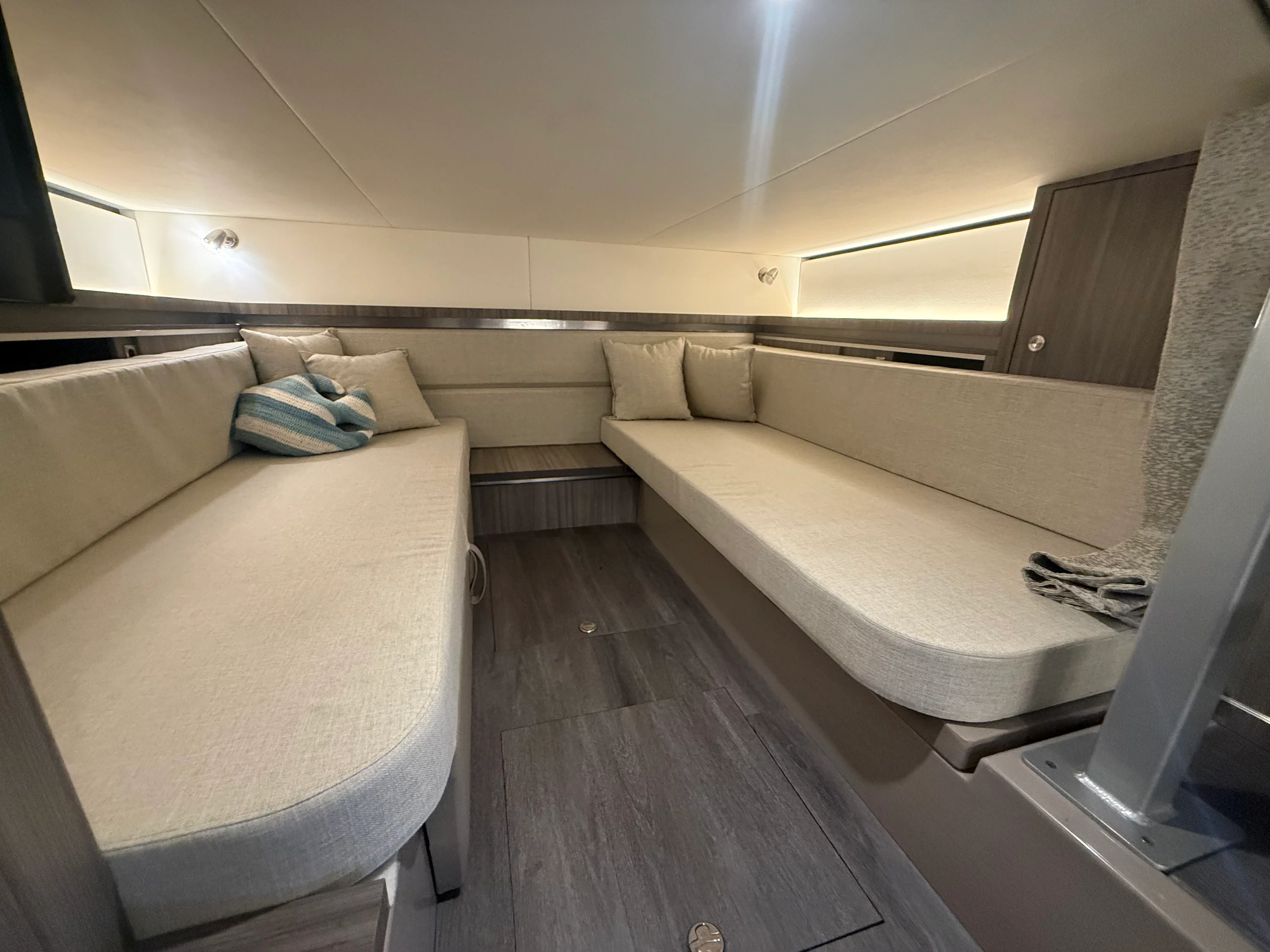 2024 Sea Ray 320 SUNDANCER Image Thumbnail #75