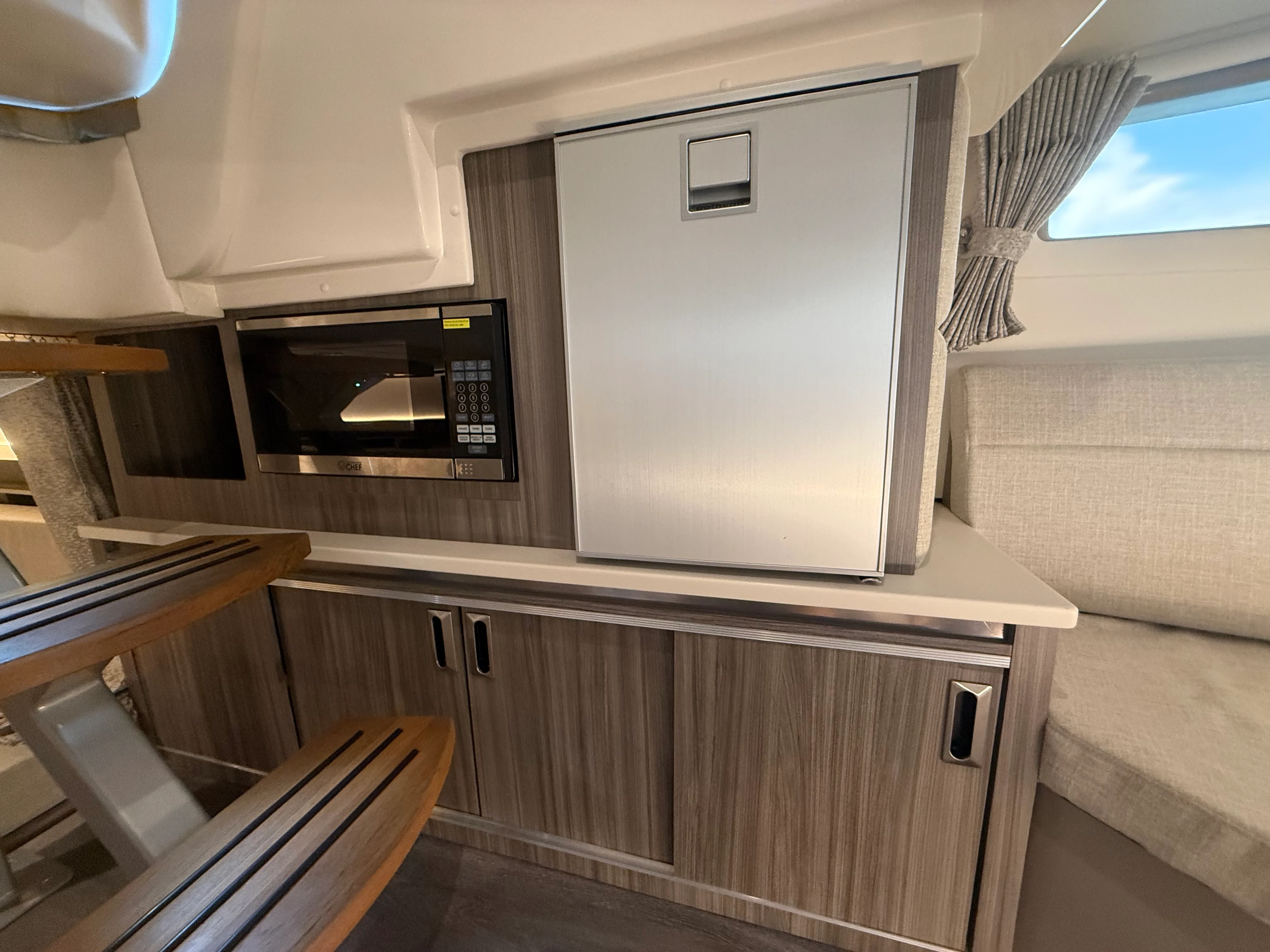 2024 Sea Ray 320 SUNDANCER Image Thumbnail #69