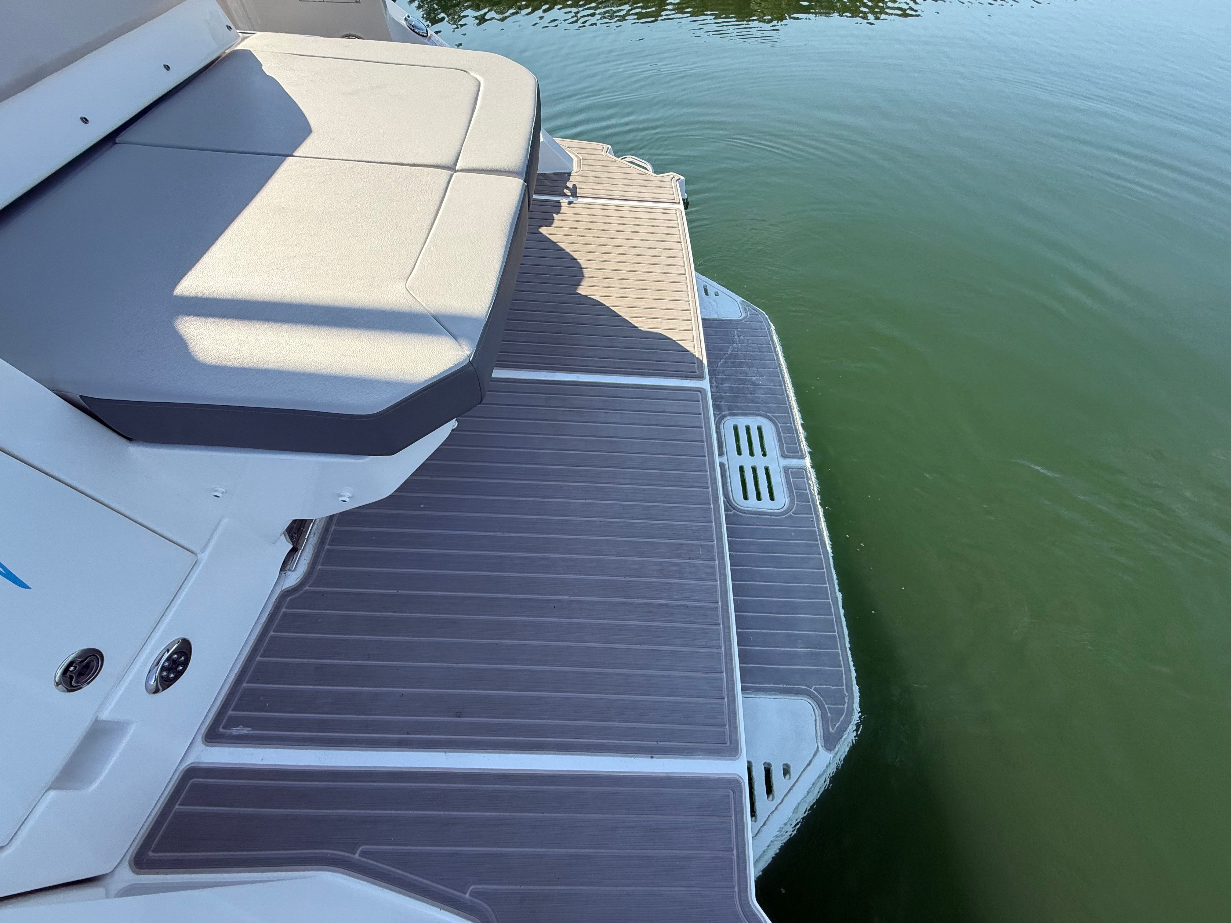 2024 Sea Ray 320 SUNDANCER Image Thumbnail #21