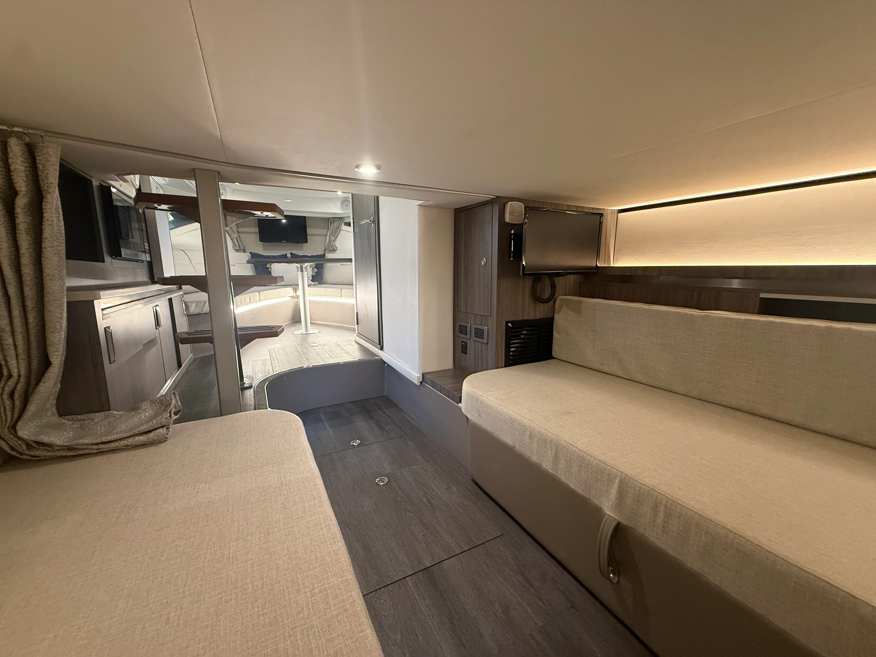 2024 Sea Ray 320 SUNDANCER Image Thumbnail #76